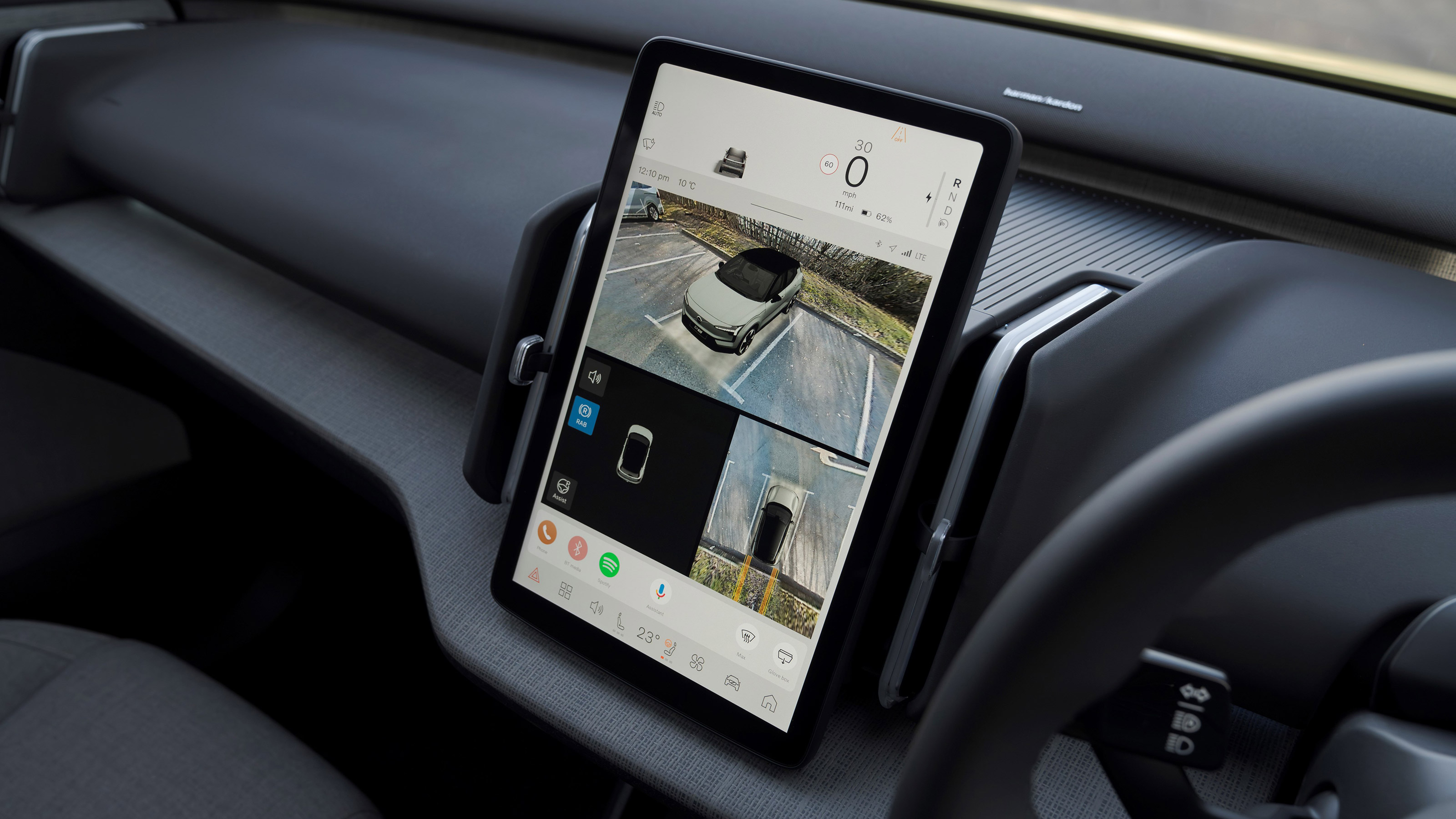 Volvo EX30 UK dashboard