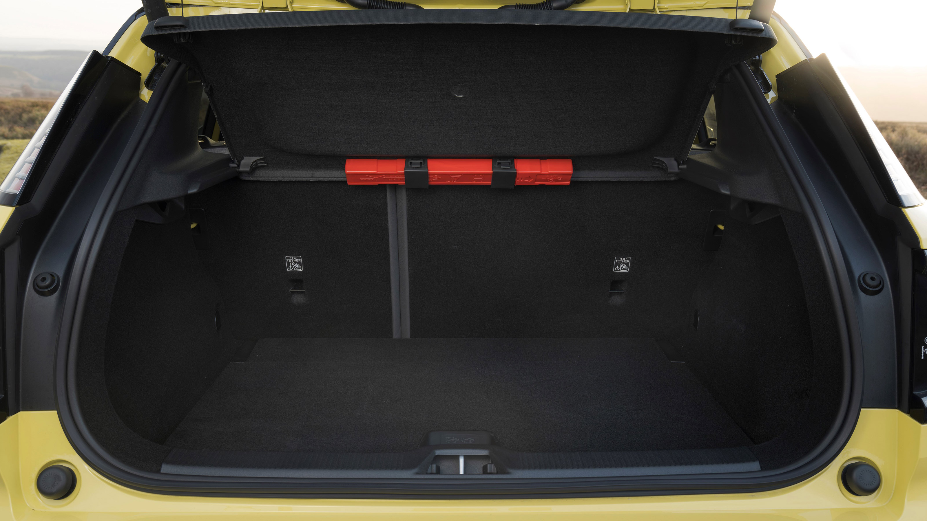 Volvo EX30 UK boot
