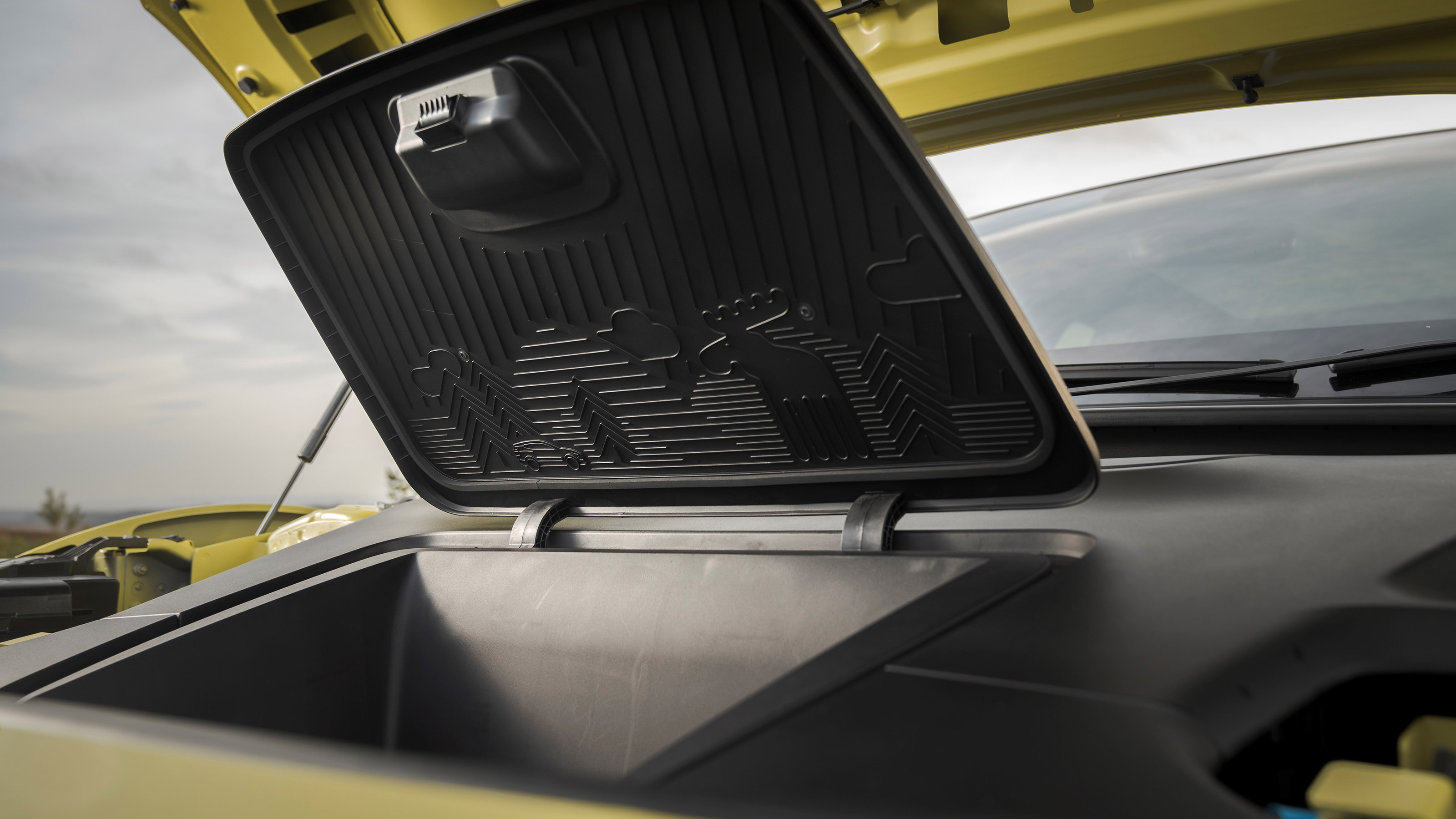 Volvo EX30 UK frunk
