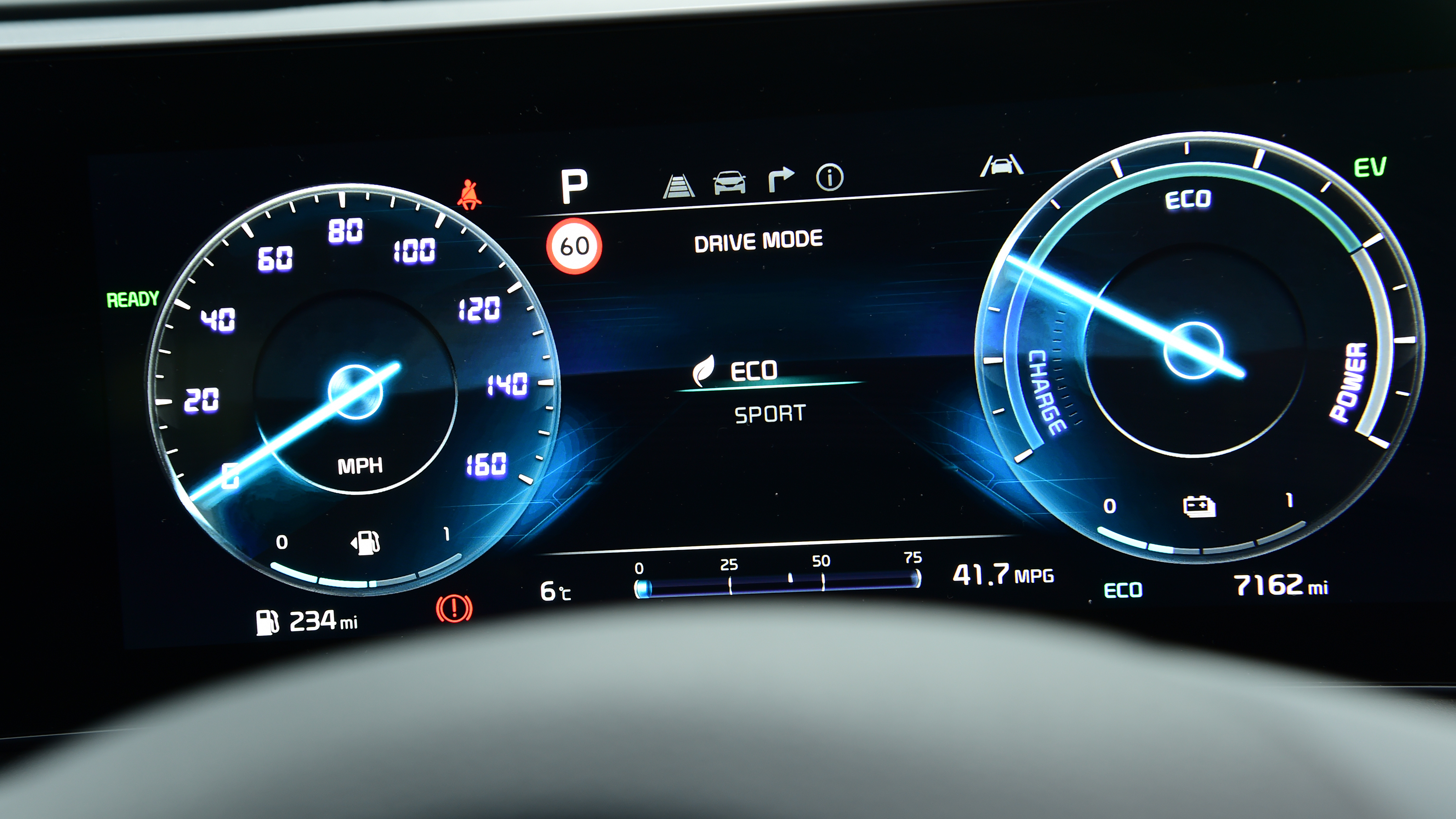 Kia Sportage drive gauge cluster