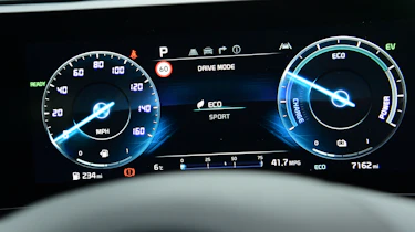 Kia Sportage drive gauge cluster