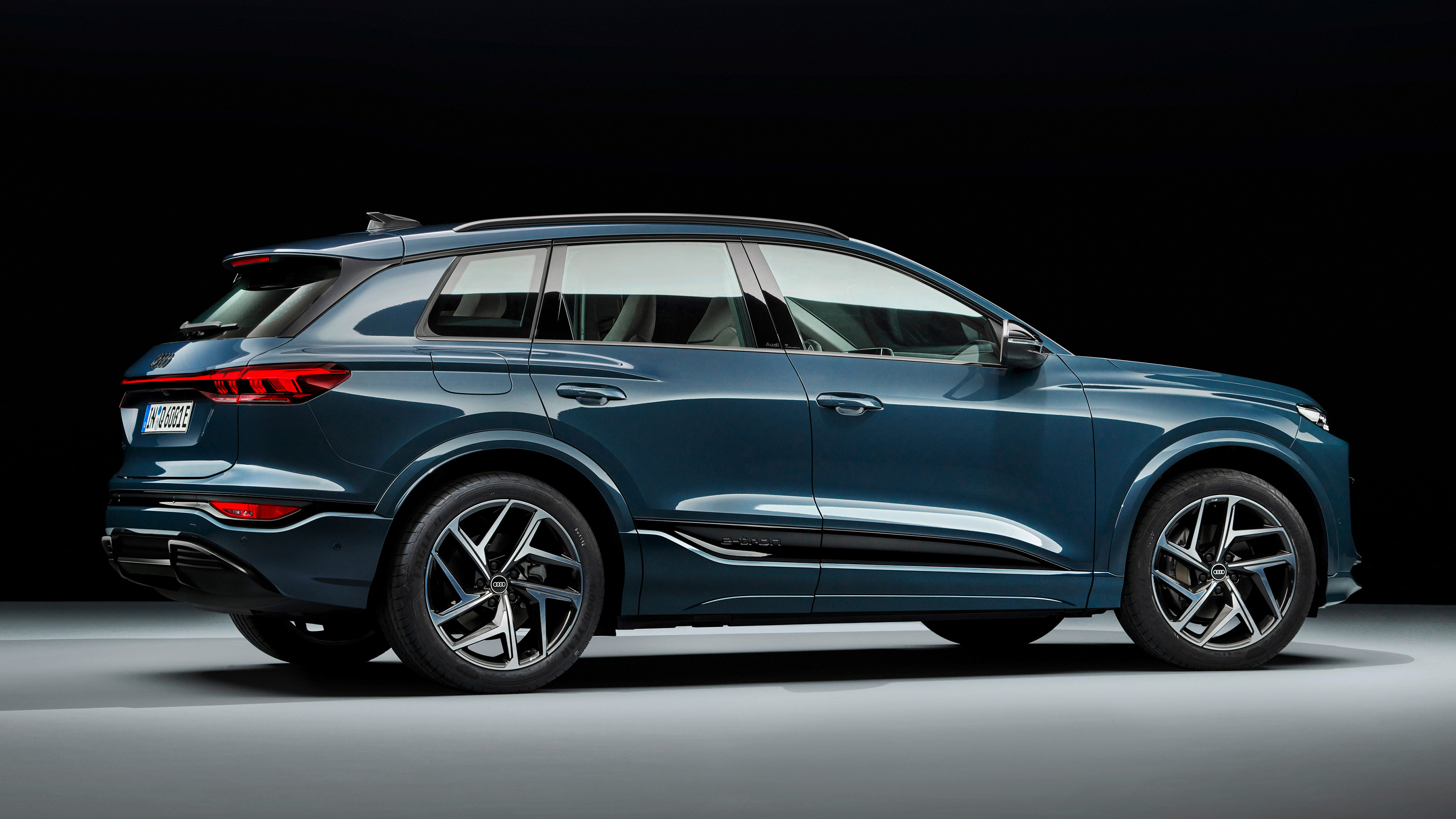 Audi Q6 e-tron side static
