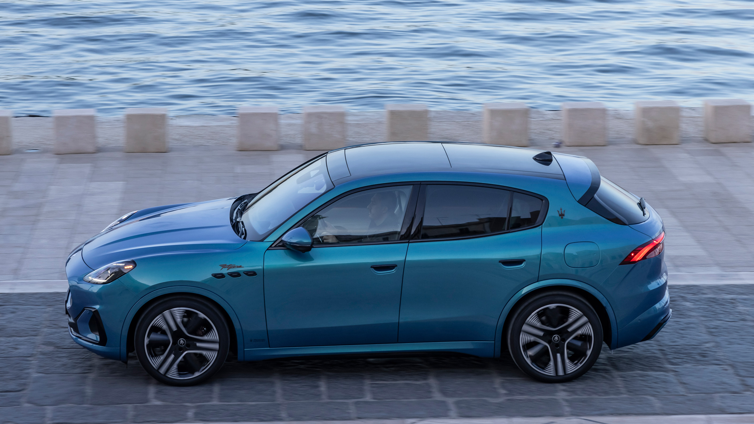 Maserati Grecale Folgore side
