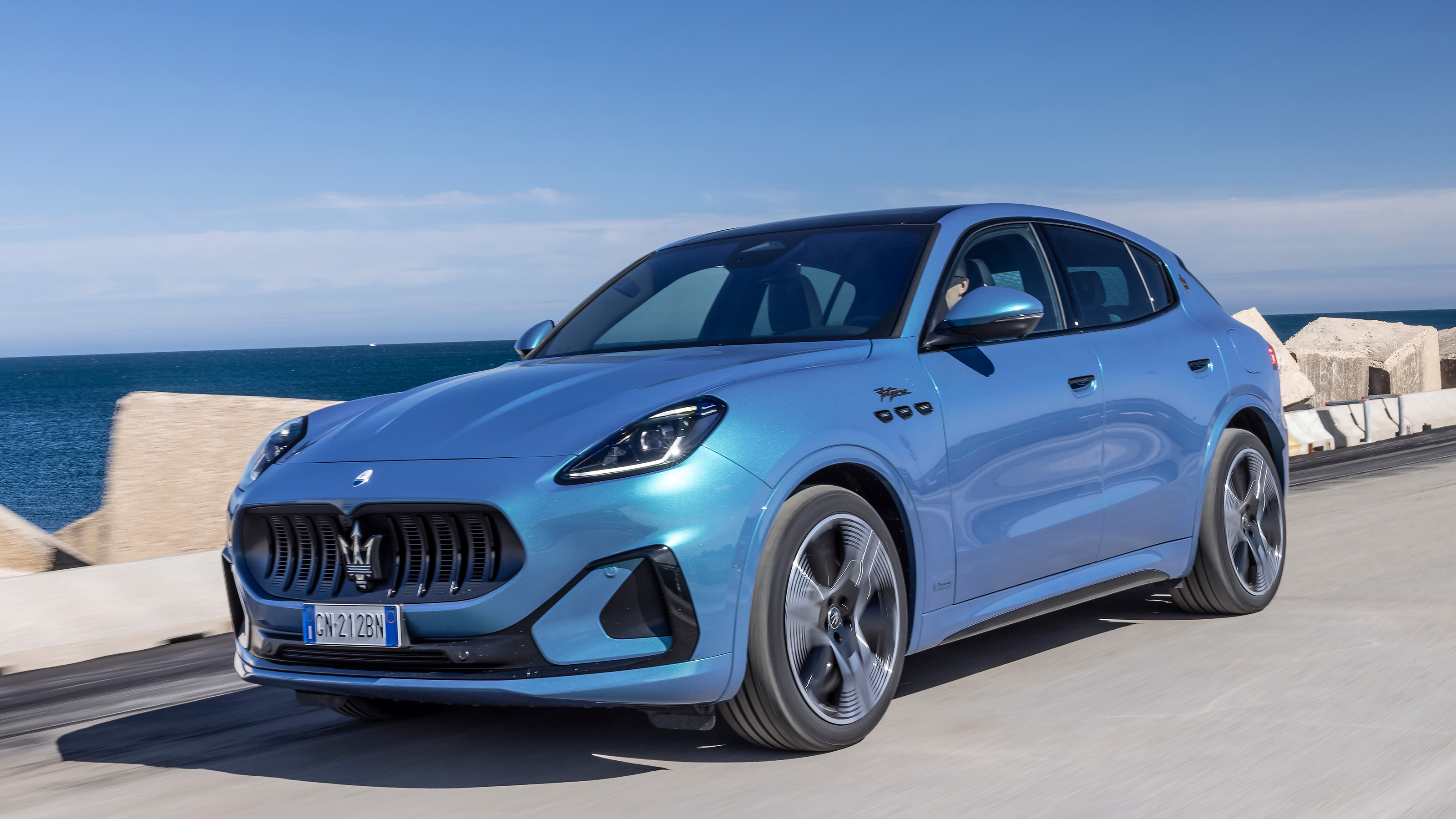 Maserati Grecale Folgore front quarter