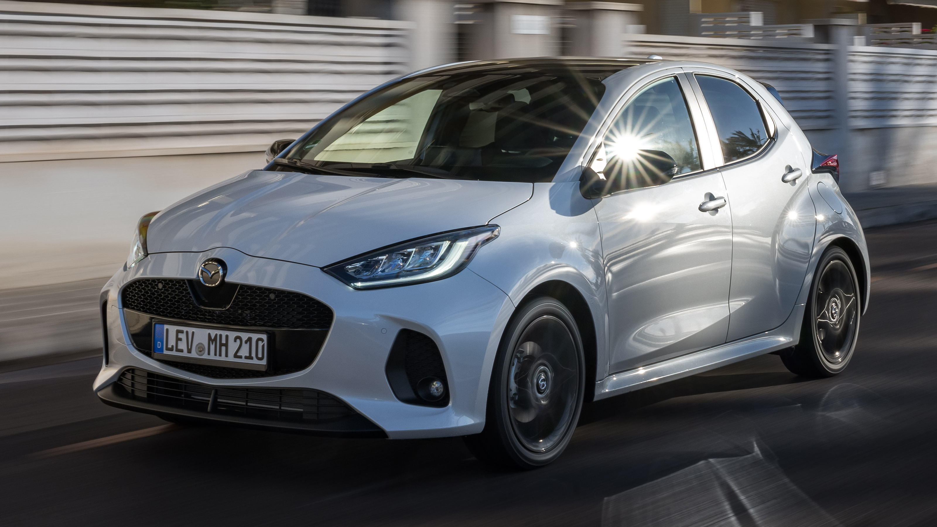 Mazda2 Hybrid dynamic