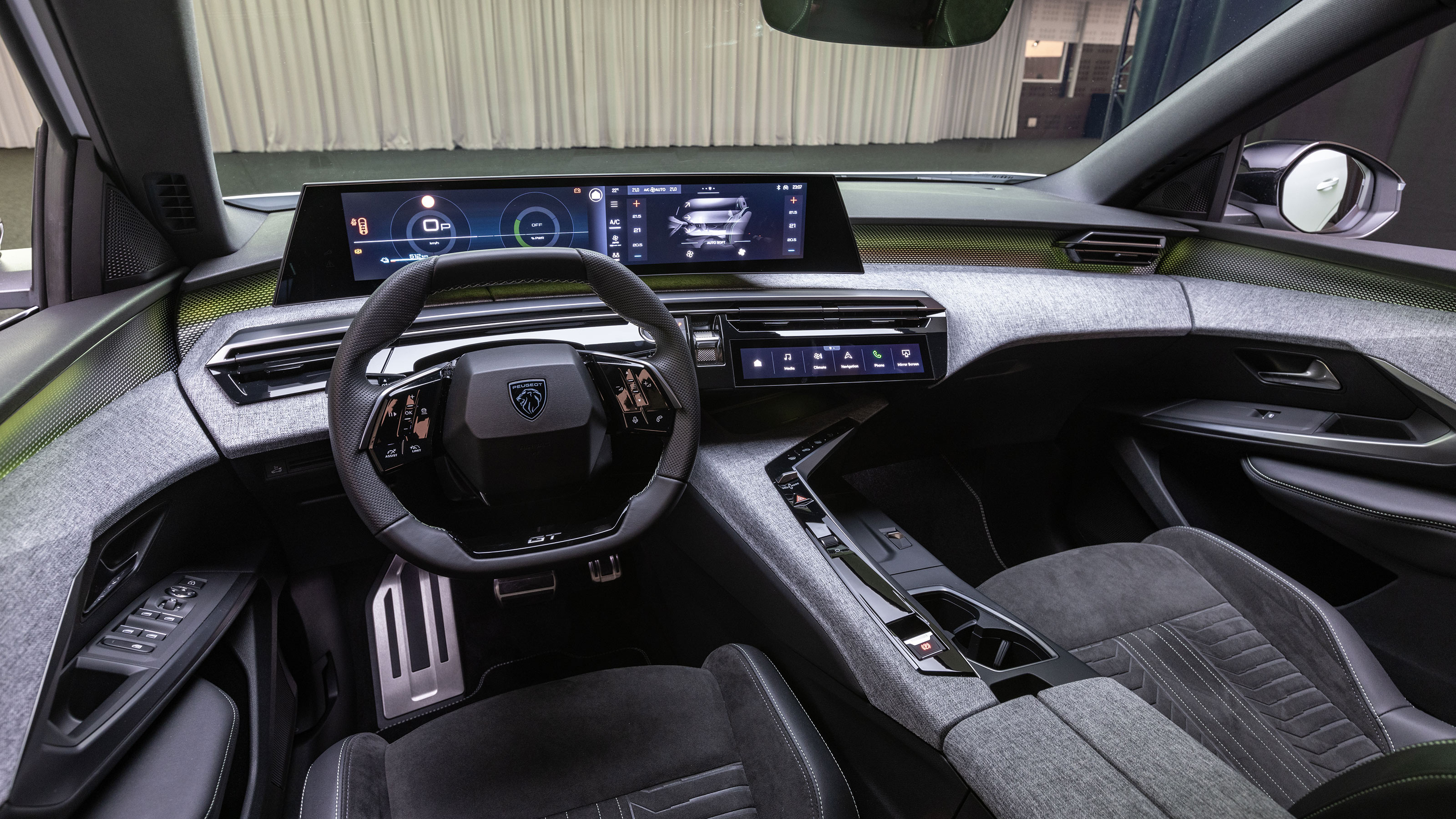 Peugeot E-5008 SUV interior
