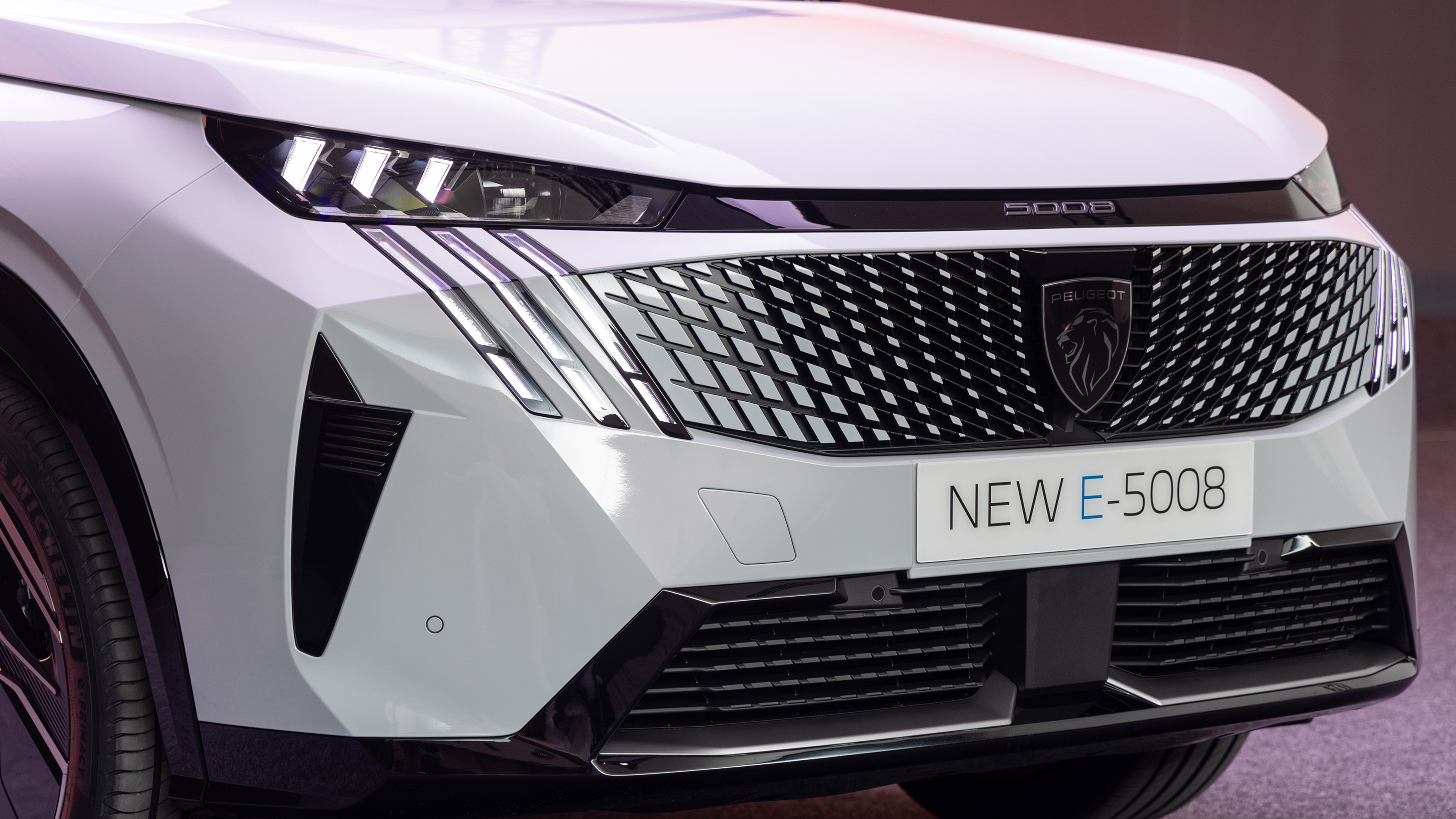 Peugeot E-5008 SUV front bumper