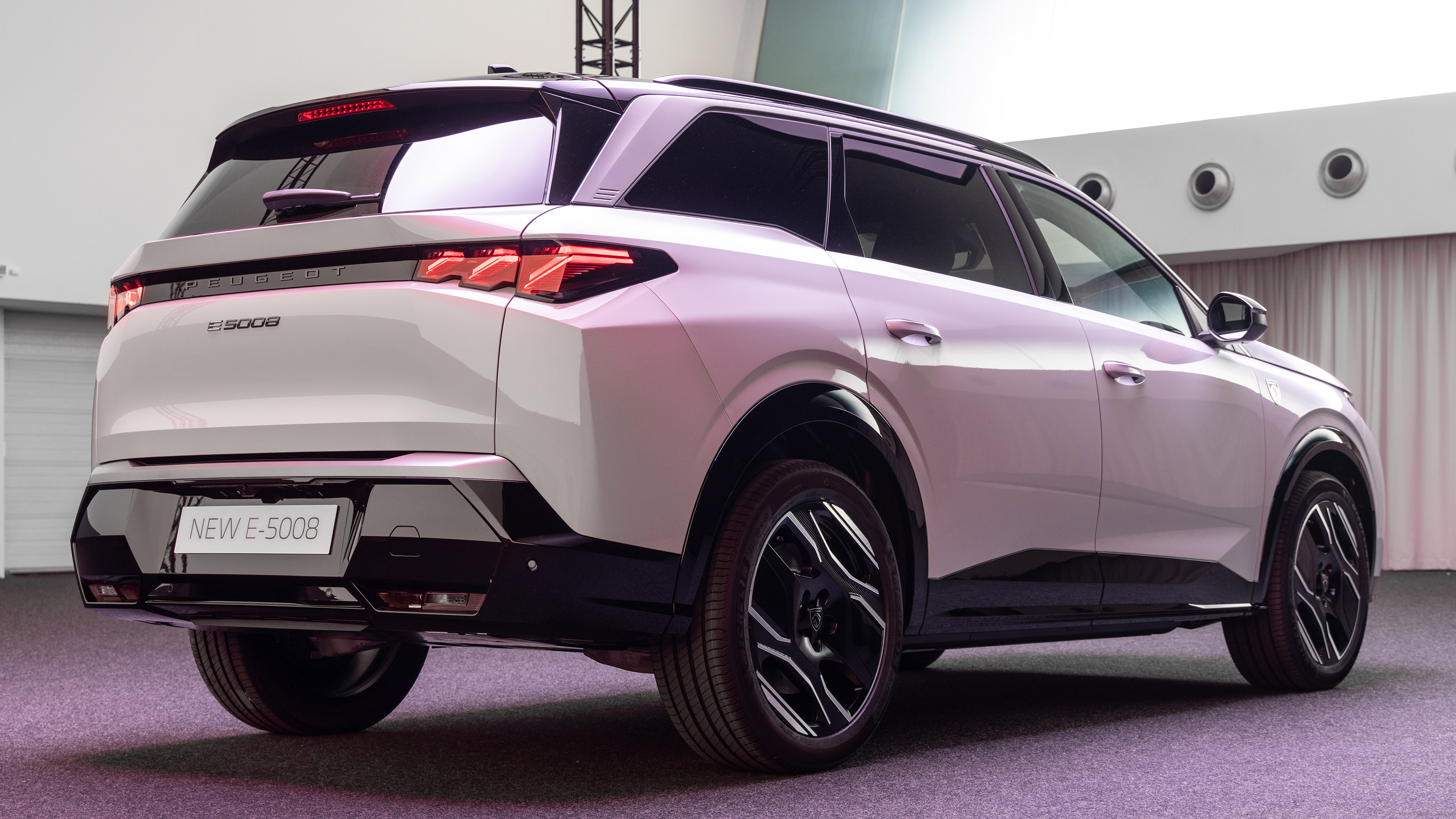 Peugeot E-5008 SUV rear quarter