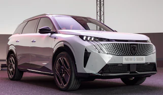 Peugeot E-5008 SUV front quarter