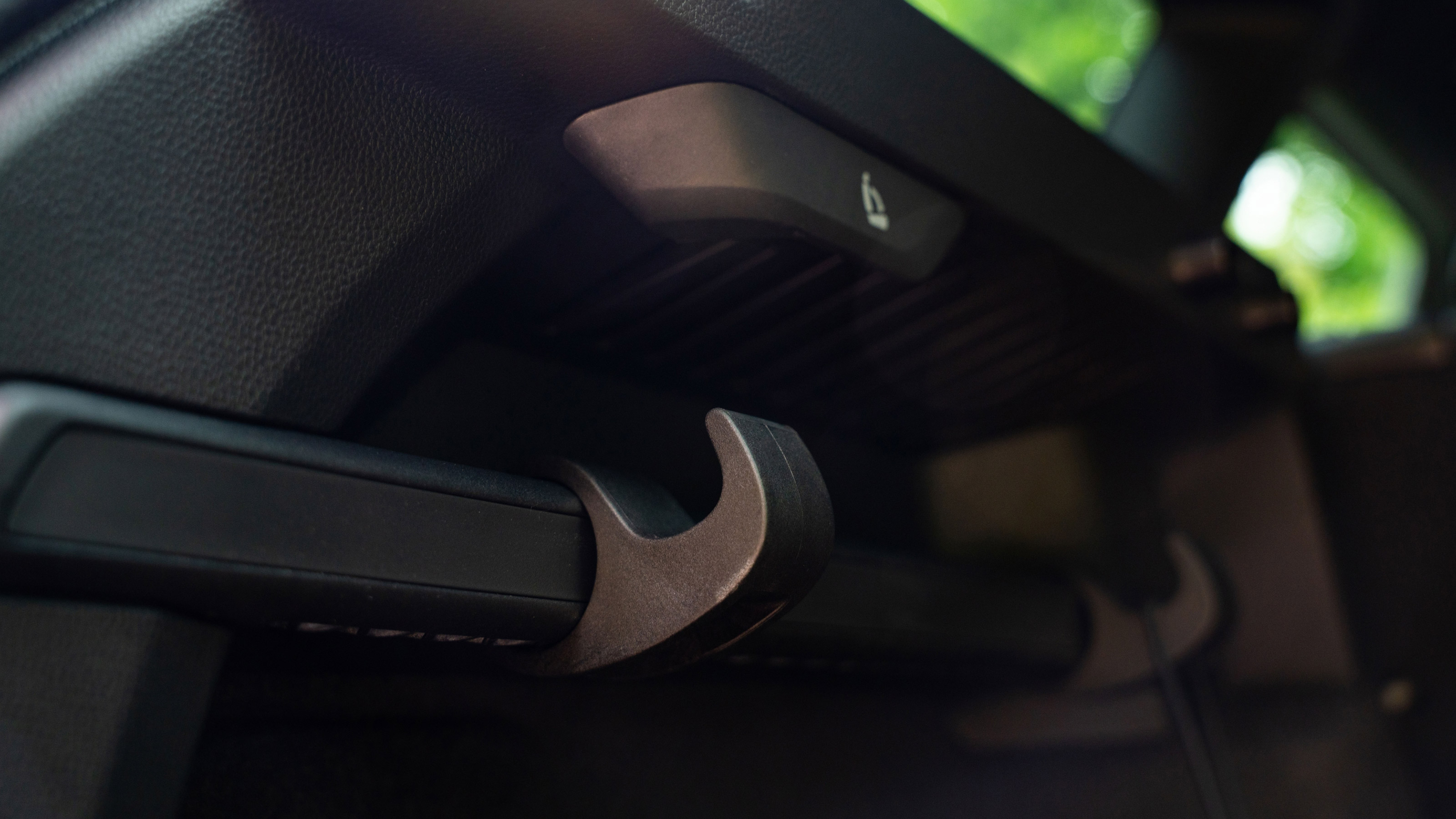 Skoda Karoq SportLine boot hooks