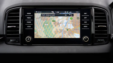 Skoda Karoq SportLine infotainment