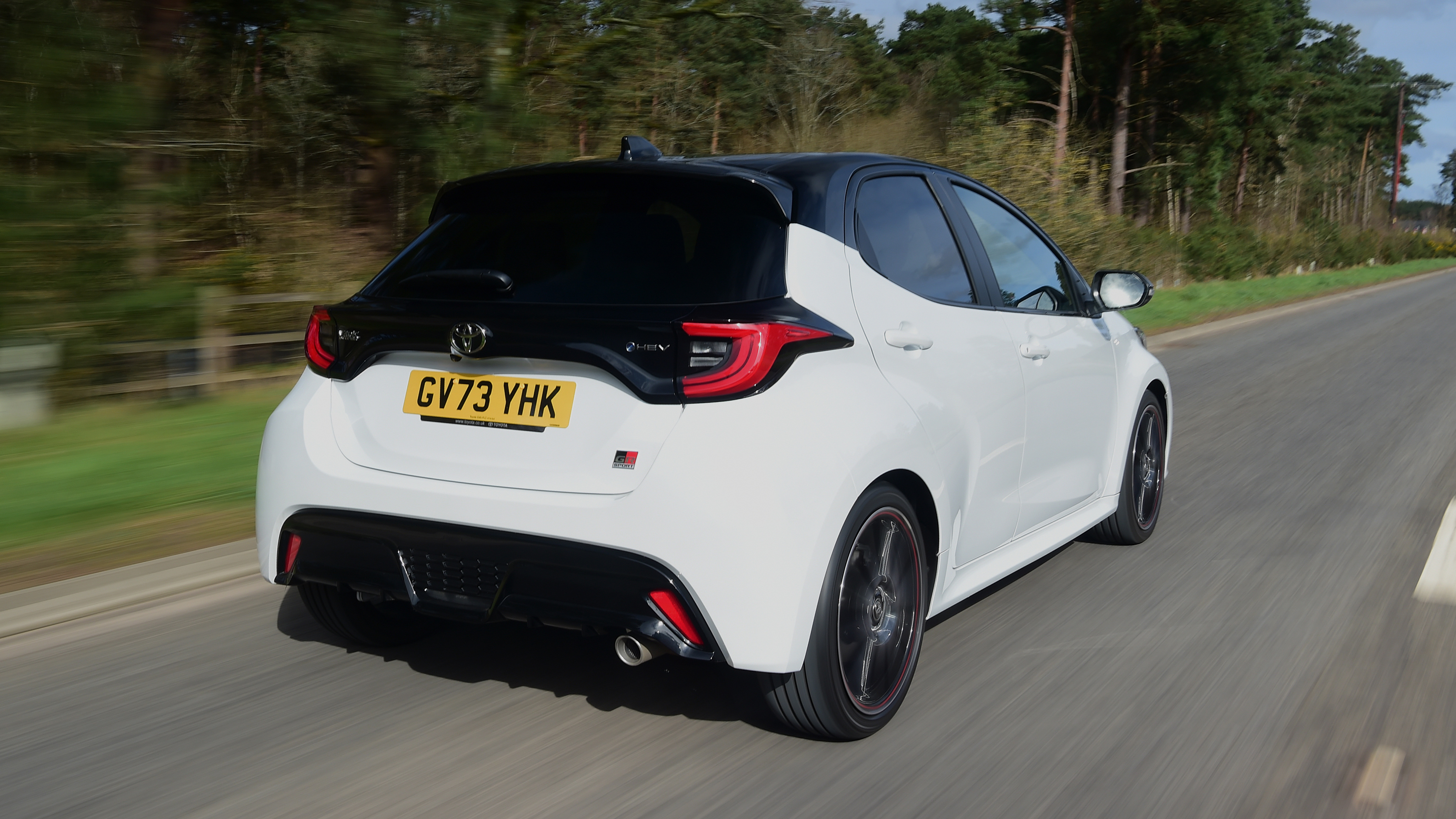 Toyota Yaris Carbuyer rear quarter dynamic