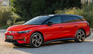 Volkswagen ID7 GTX Tourer front quarter