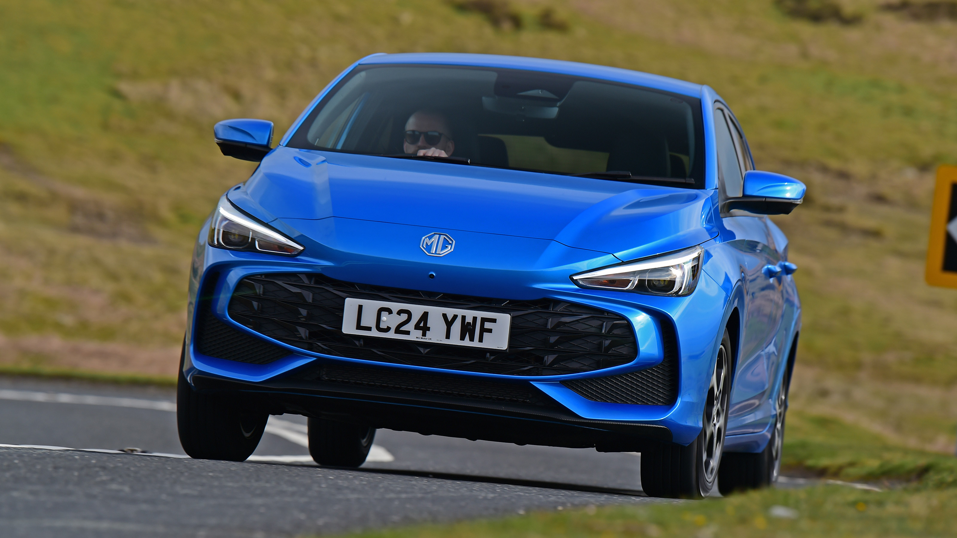 MG3 front cornering