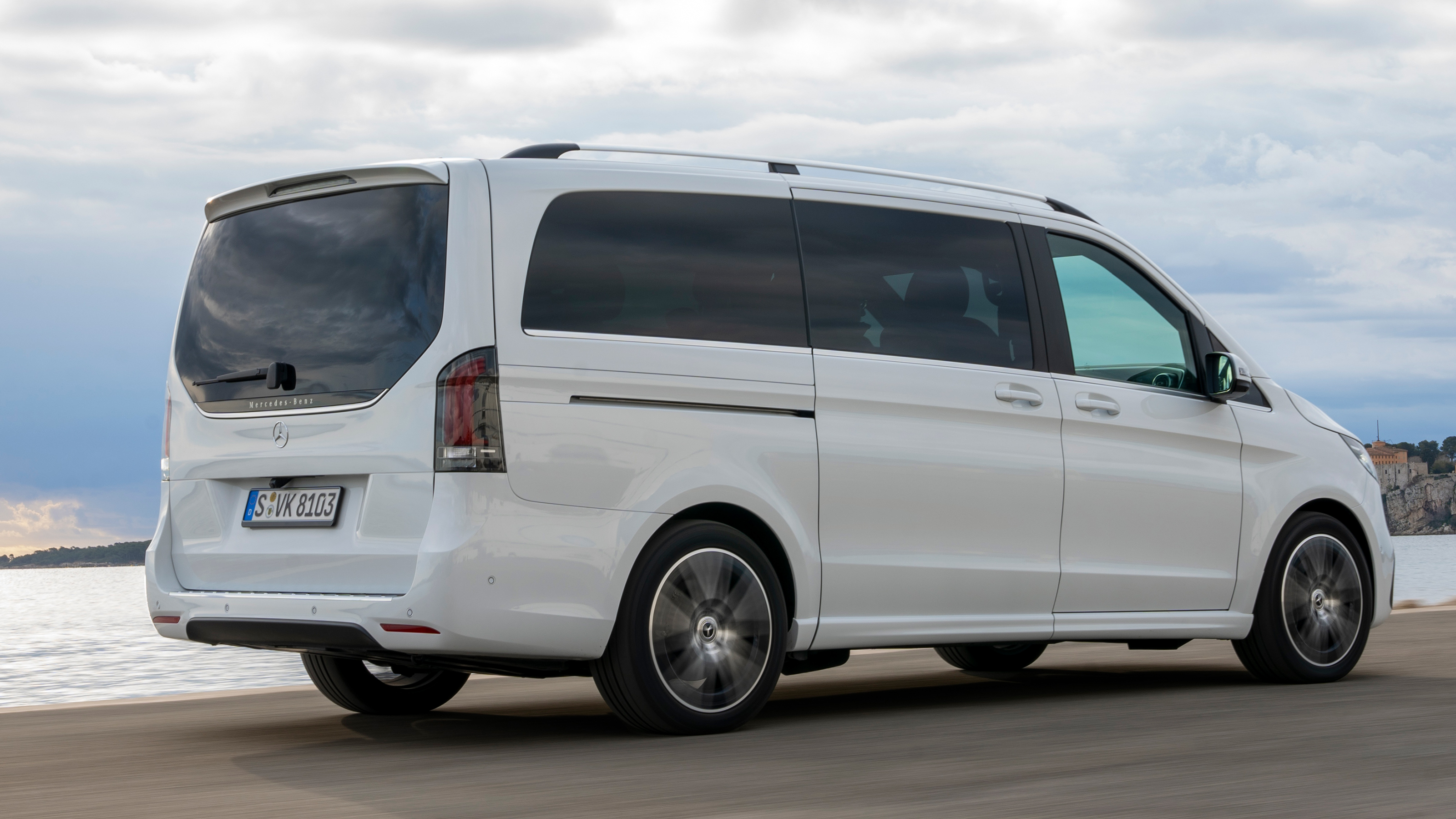 Mercedes V-Class rear quarter dynamic