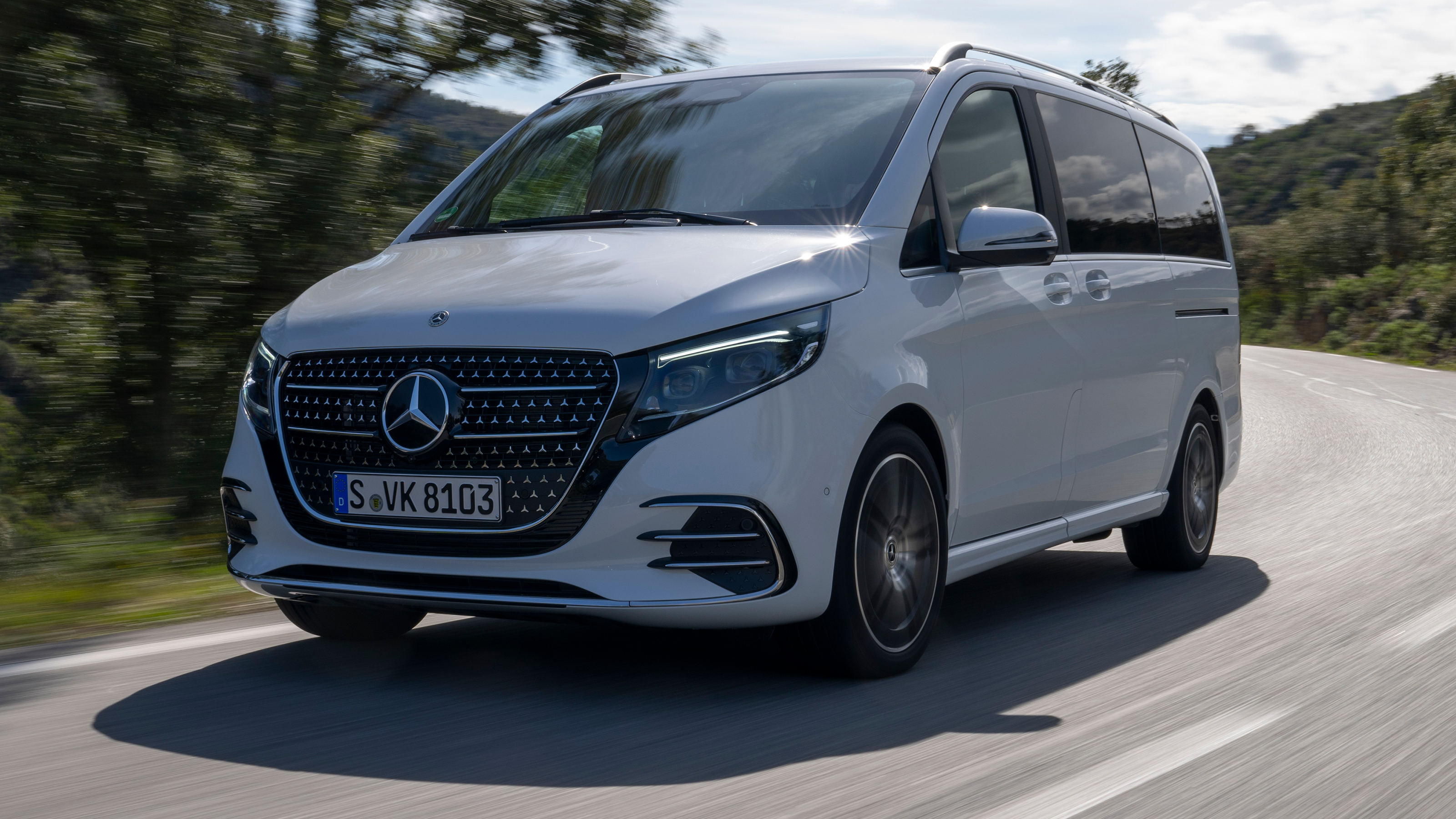Mercedes V-Class front quarter dynamic