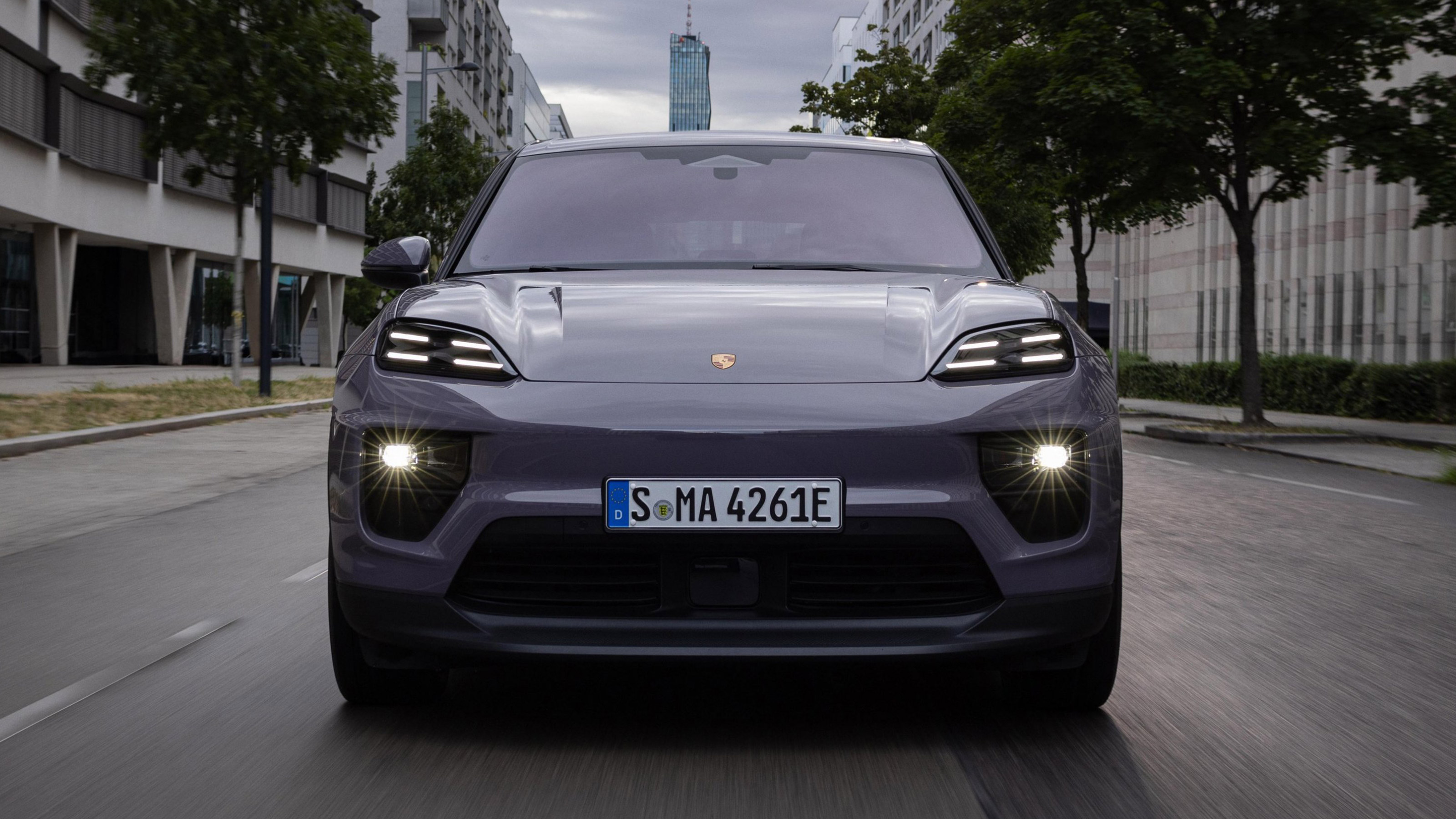 Porsche Macan Electric front tracking