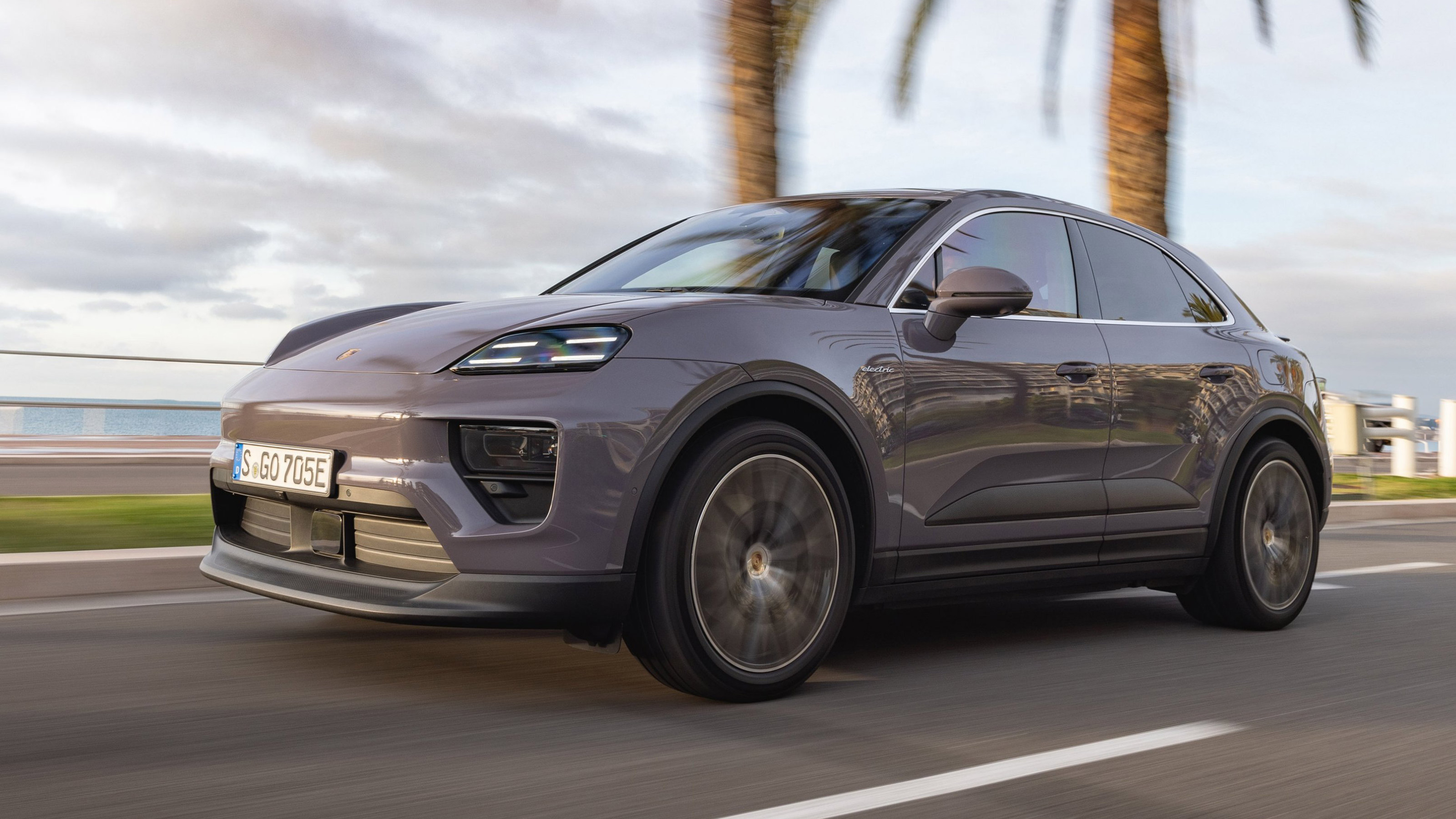 Porsche Macan Electric front 3/4 tracking ocean