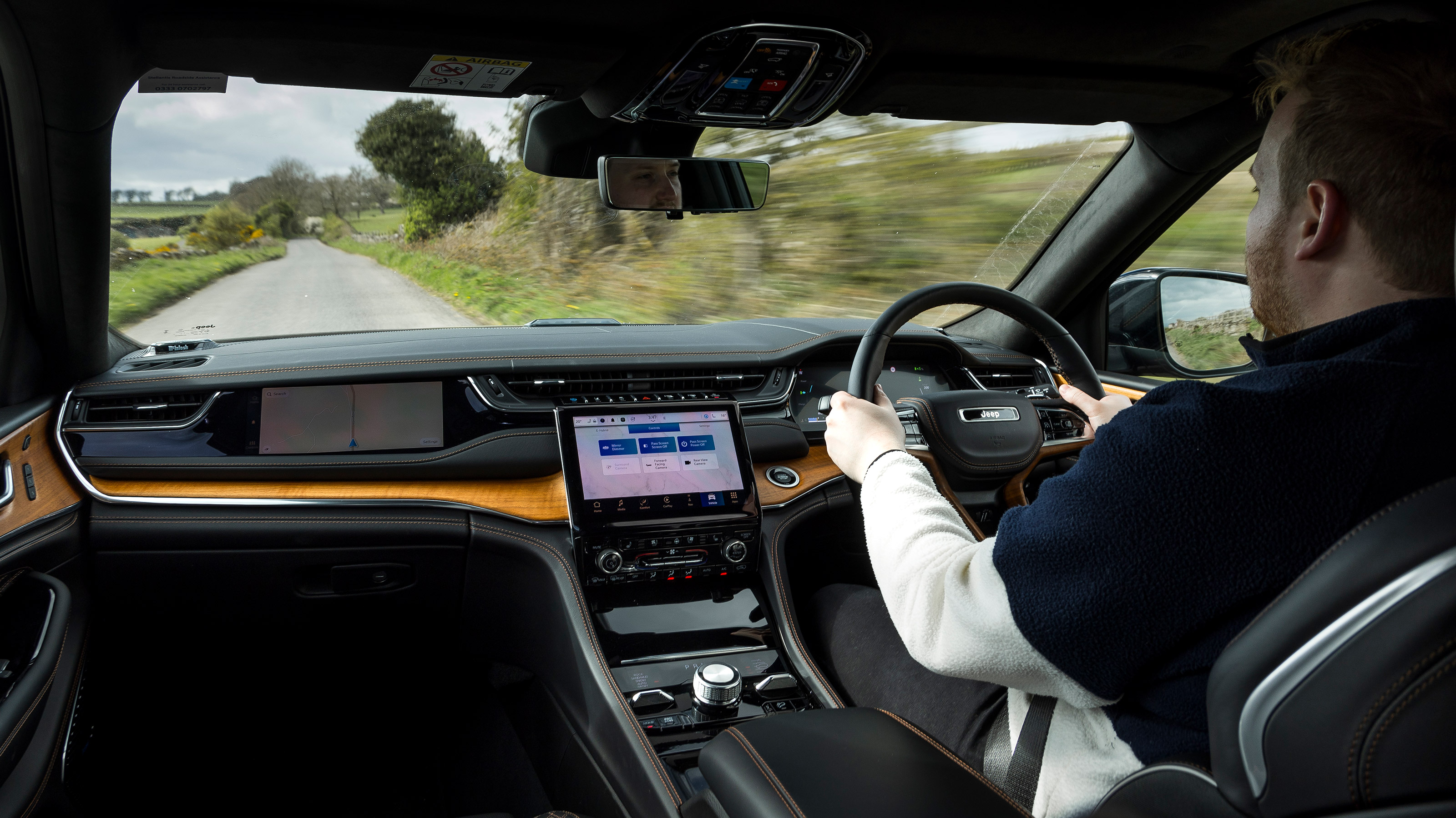 Jeep Grand Cherokee interior staff