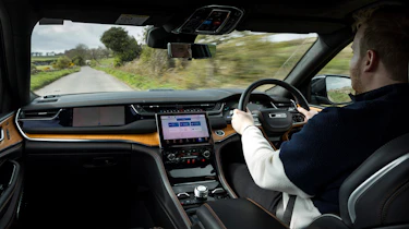 Jeep Grand Cherokee interior staff