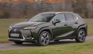 Lexus UX 2024 front quarter dynamic