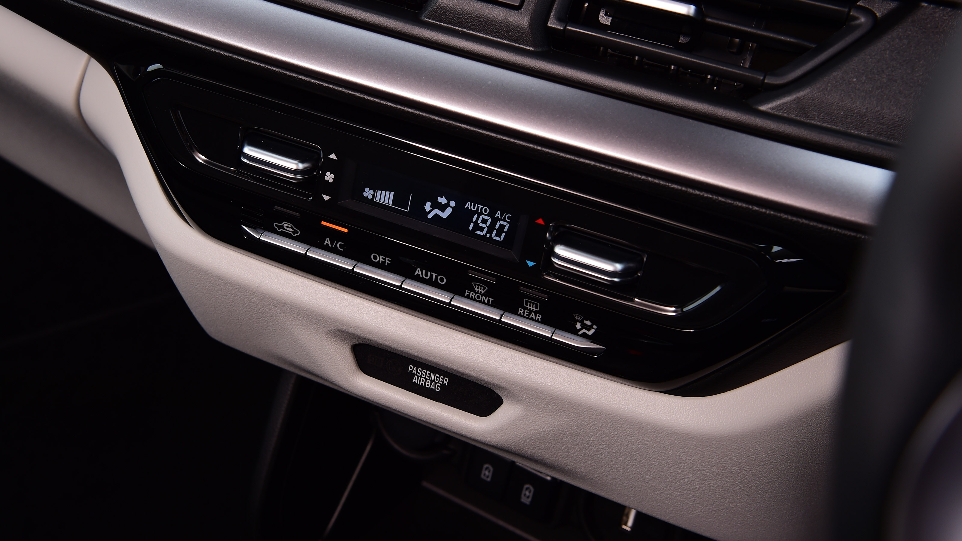 Suzuki Swift centre console