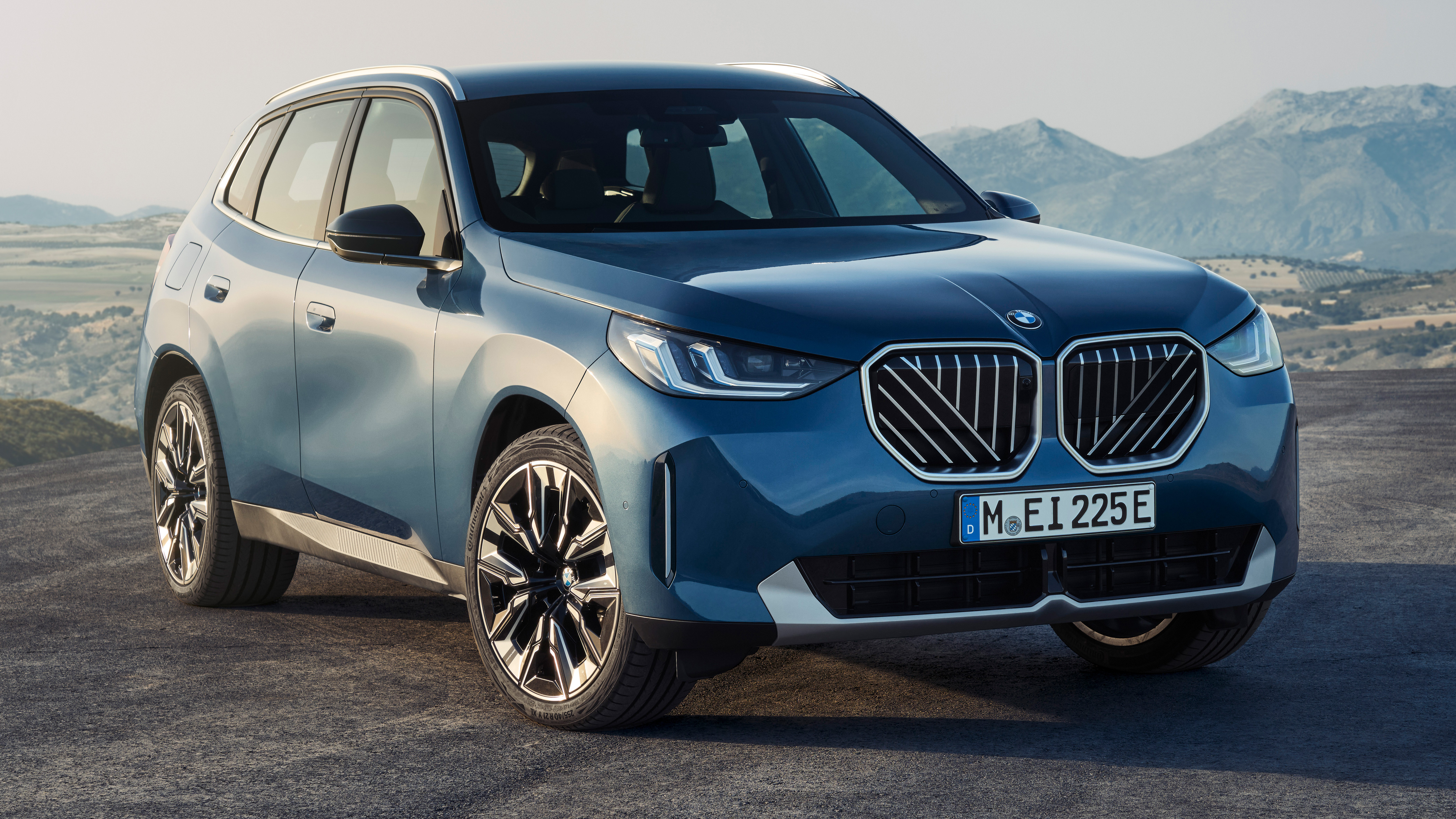 2024 BMW X3 front quarter static