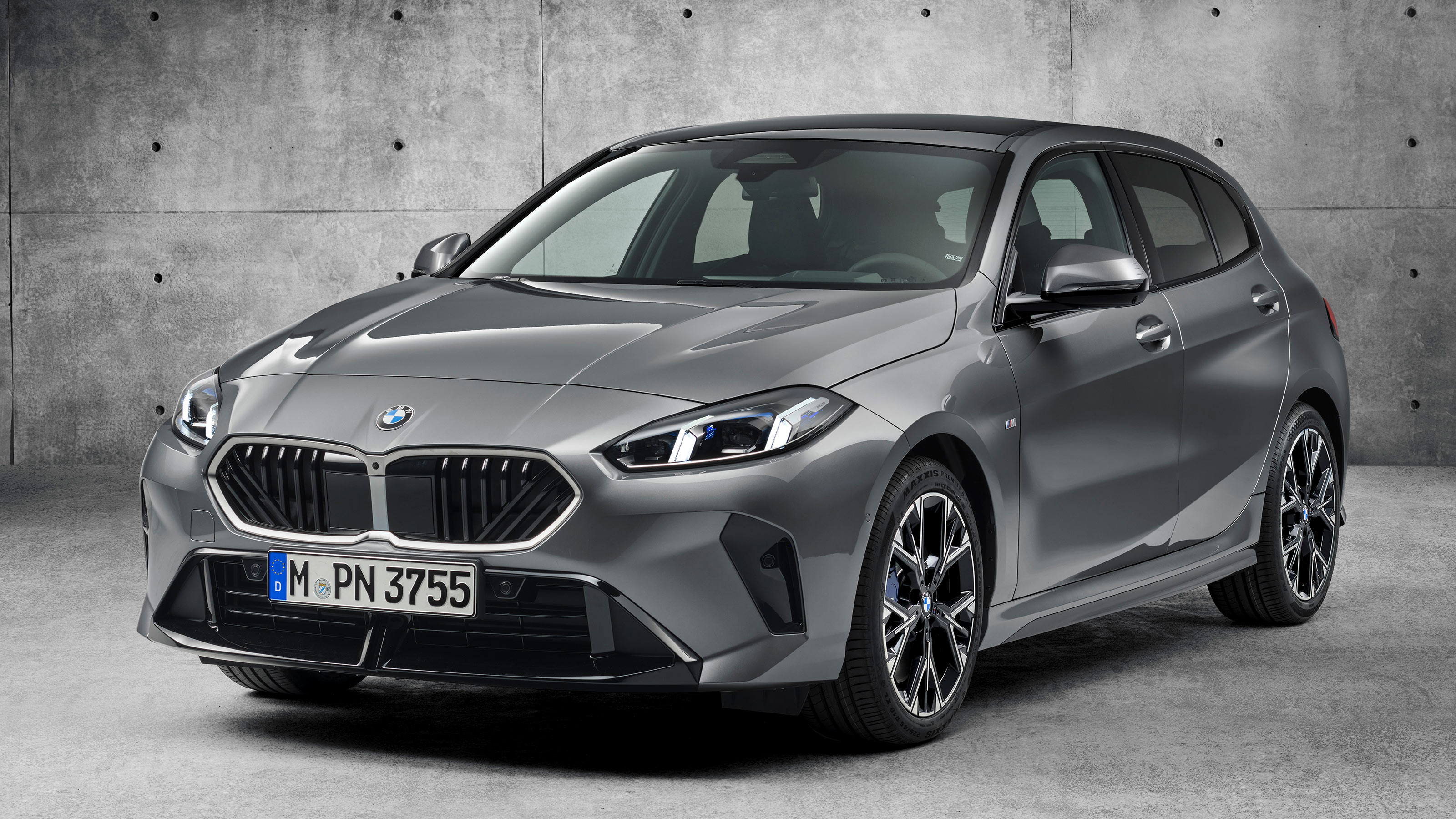 BMW 1 Series 120 front quarter