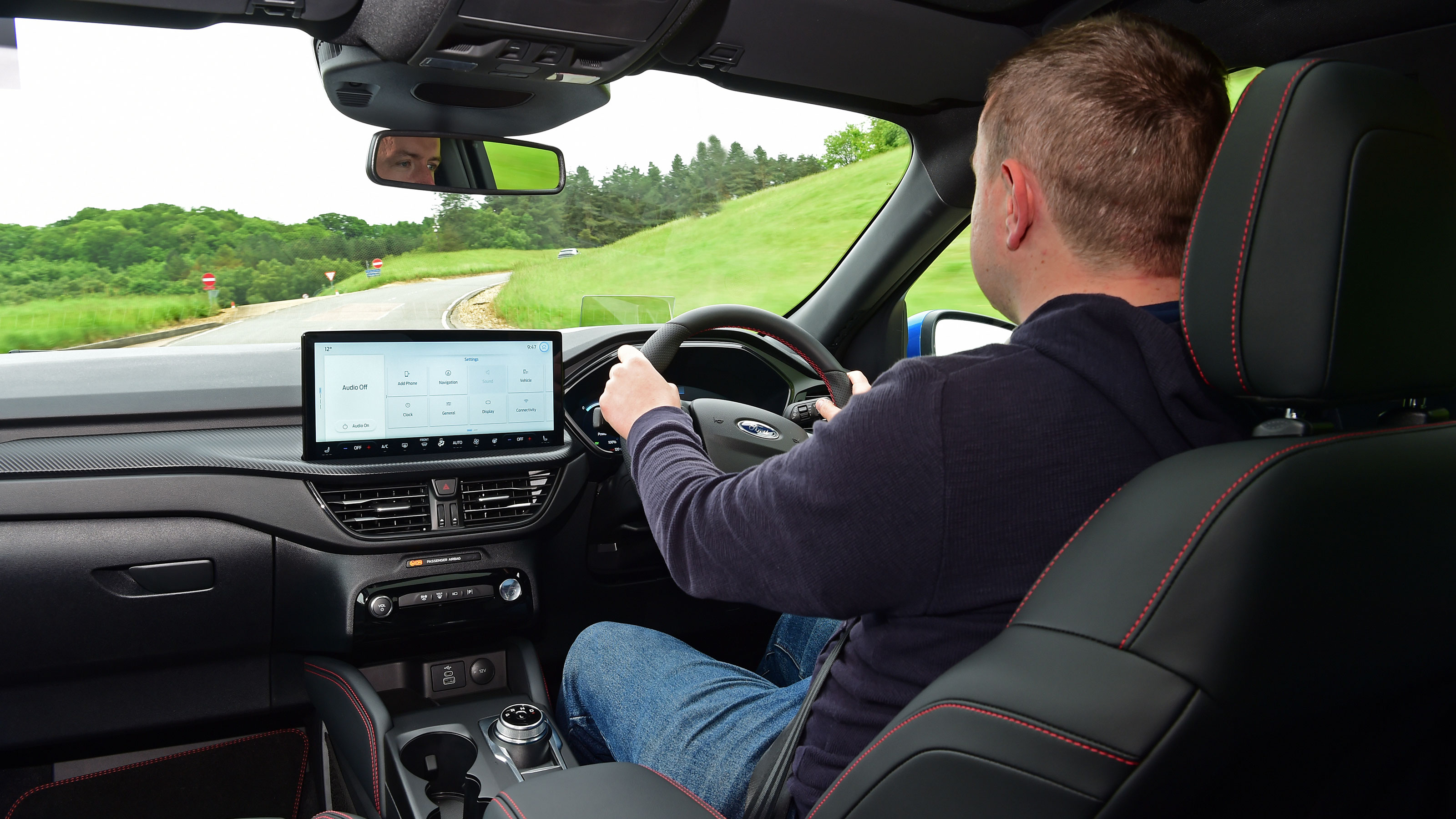 Ford Kuga facelift interior staff