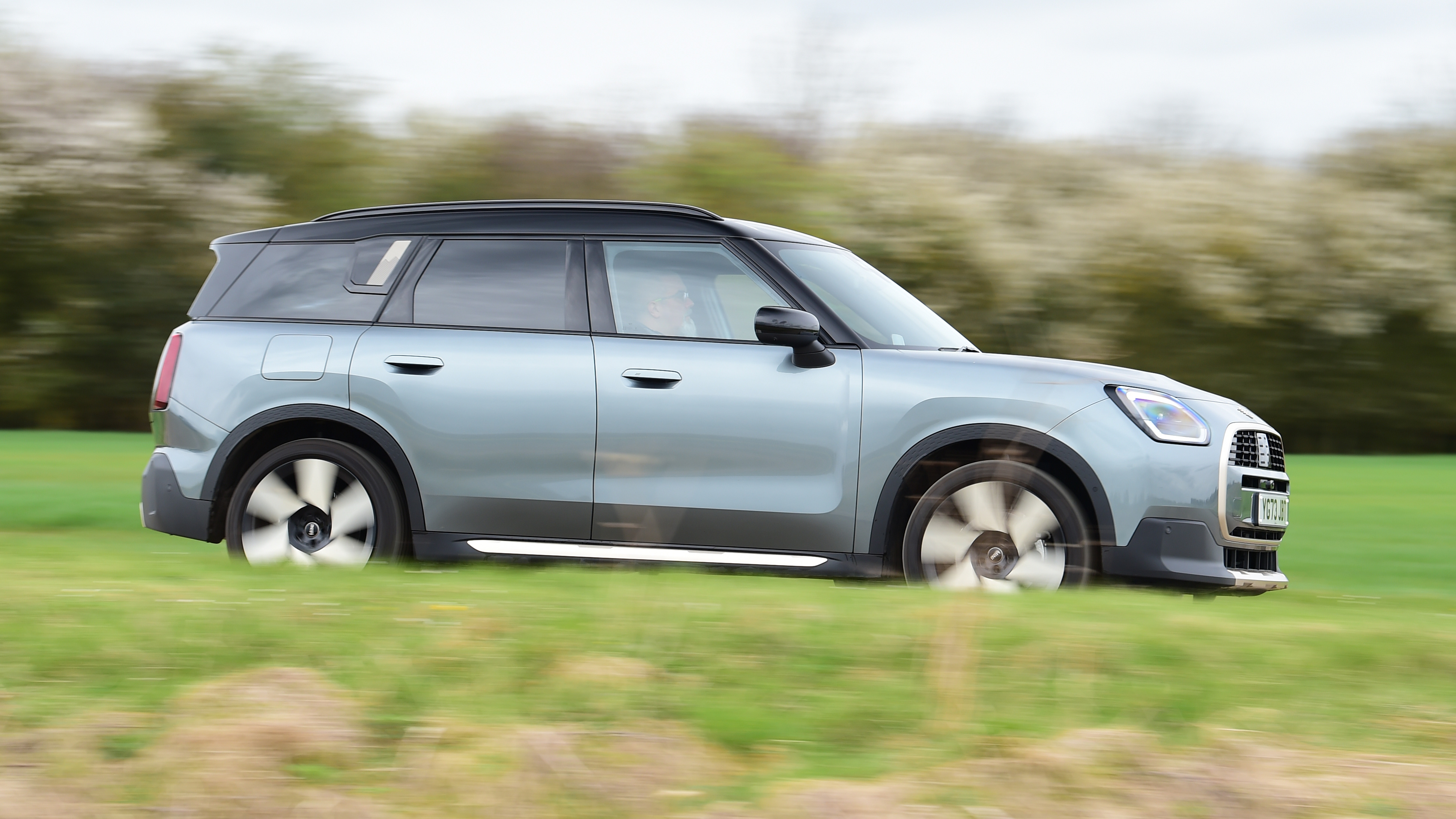 MINI Countryman side profile