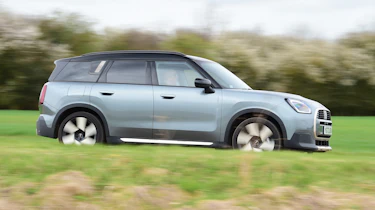 MINI Countryman side profile