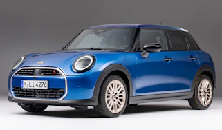 2024 MINI Cooper 5 Door front quarter