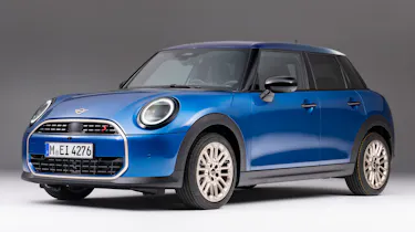 2024 MINI Cooper 5 Door front quarter