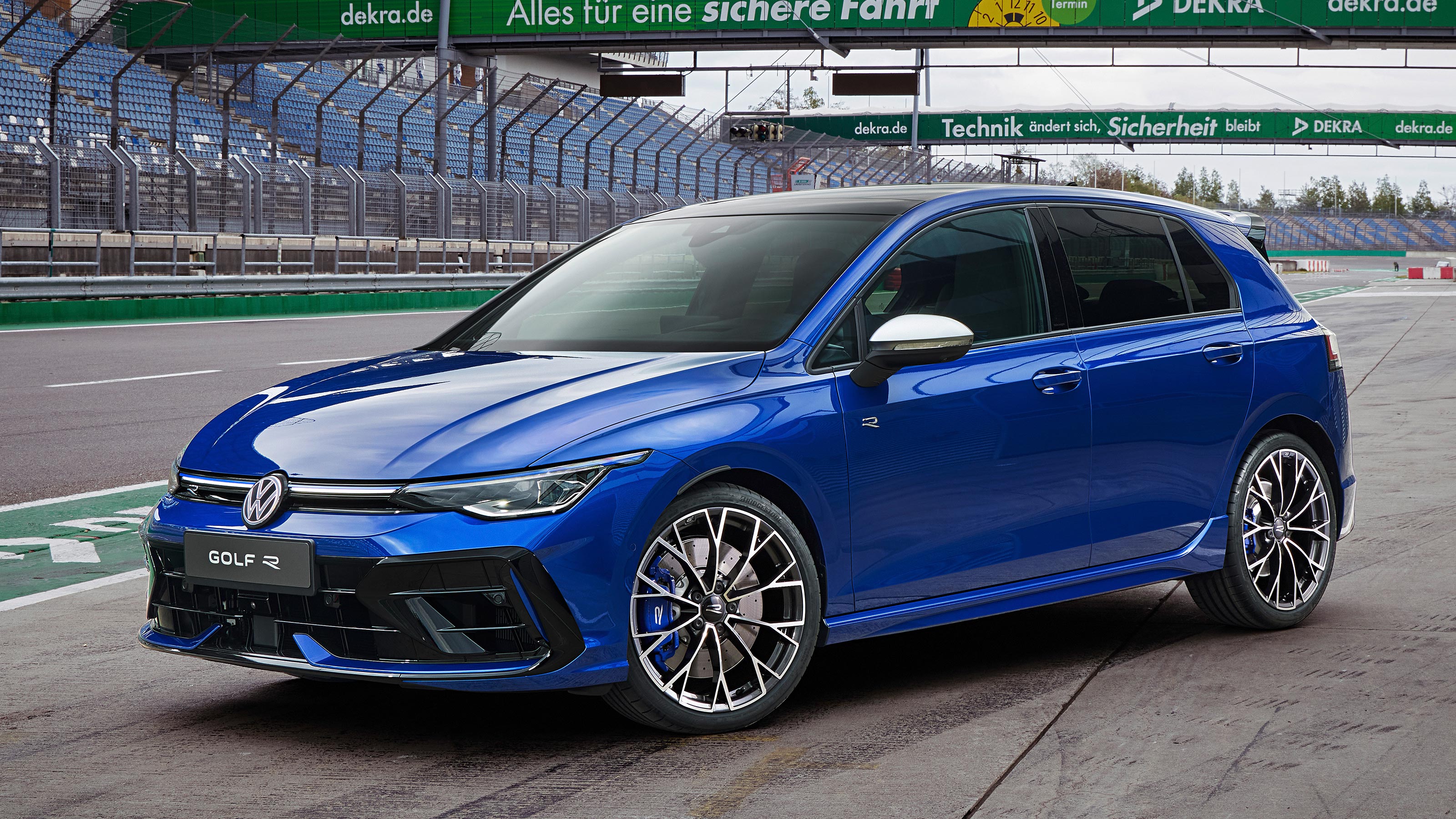 Volkswagen Golf R front quarter