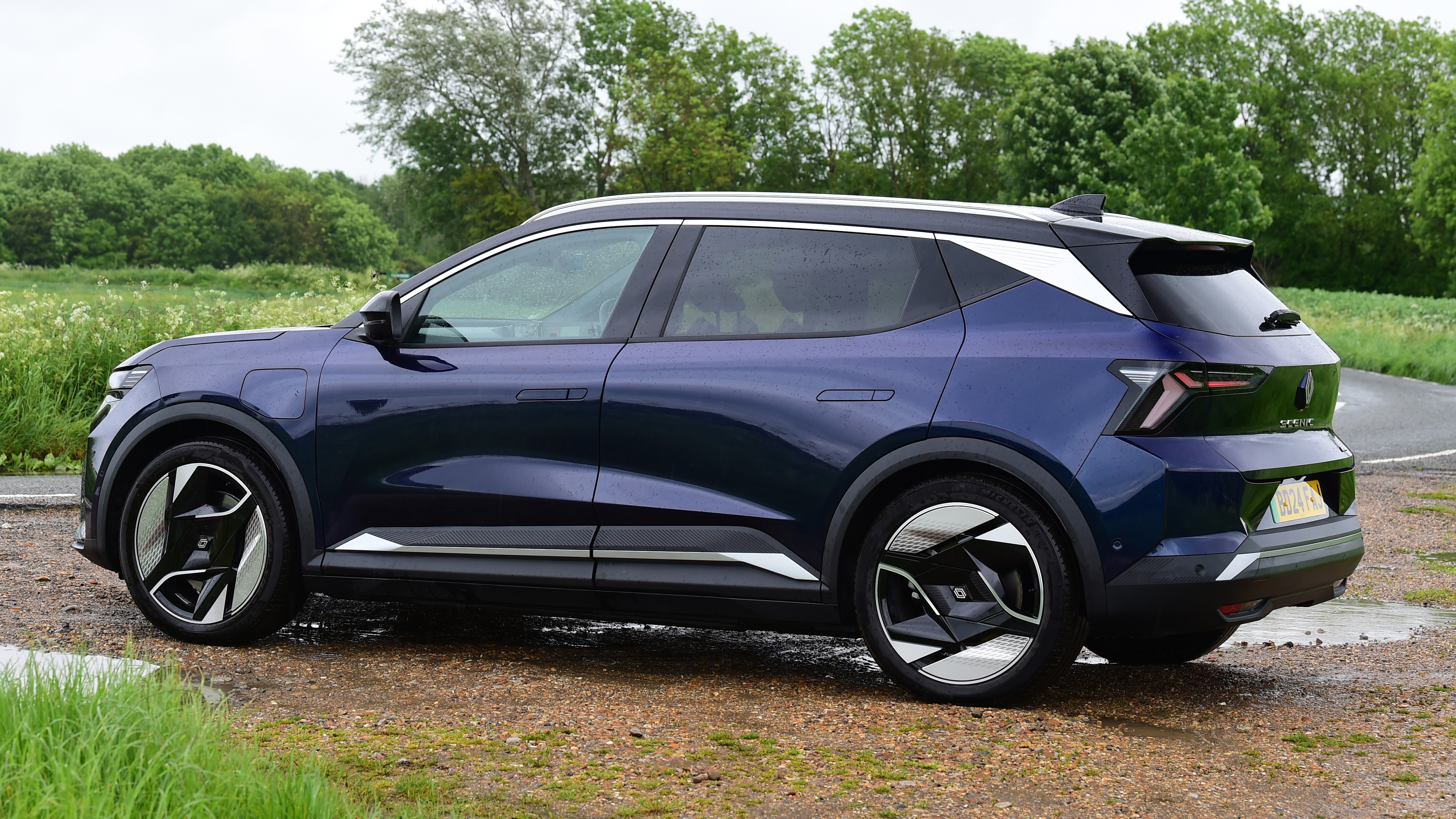 Renault Scenic static rear side