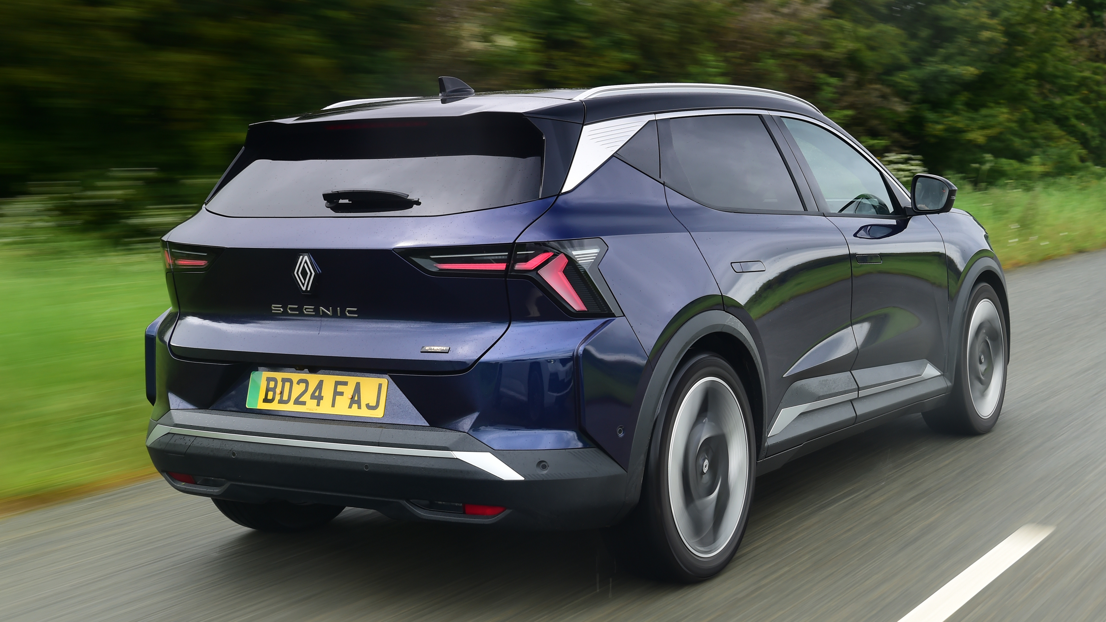 Renault Scenic rear quarter driving
