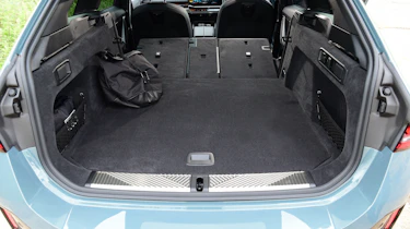 BMW i5 Touring boot seats down