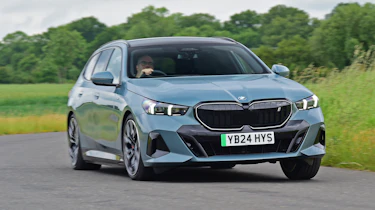BMW i5 Touring turning
