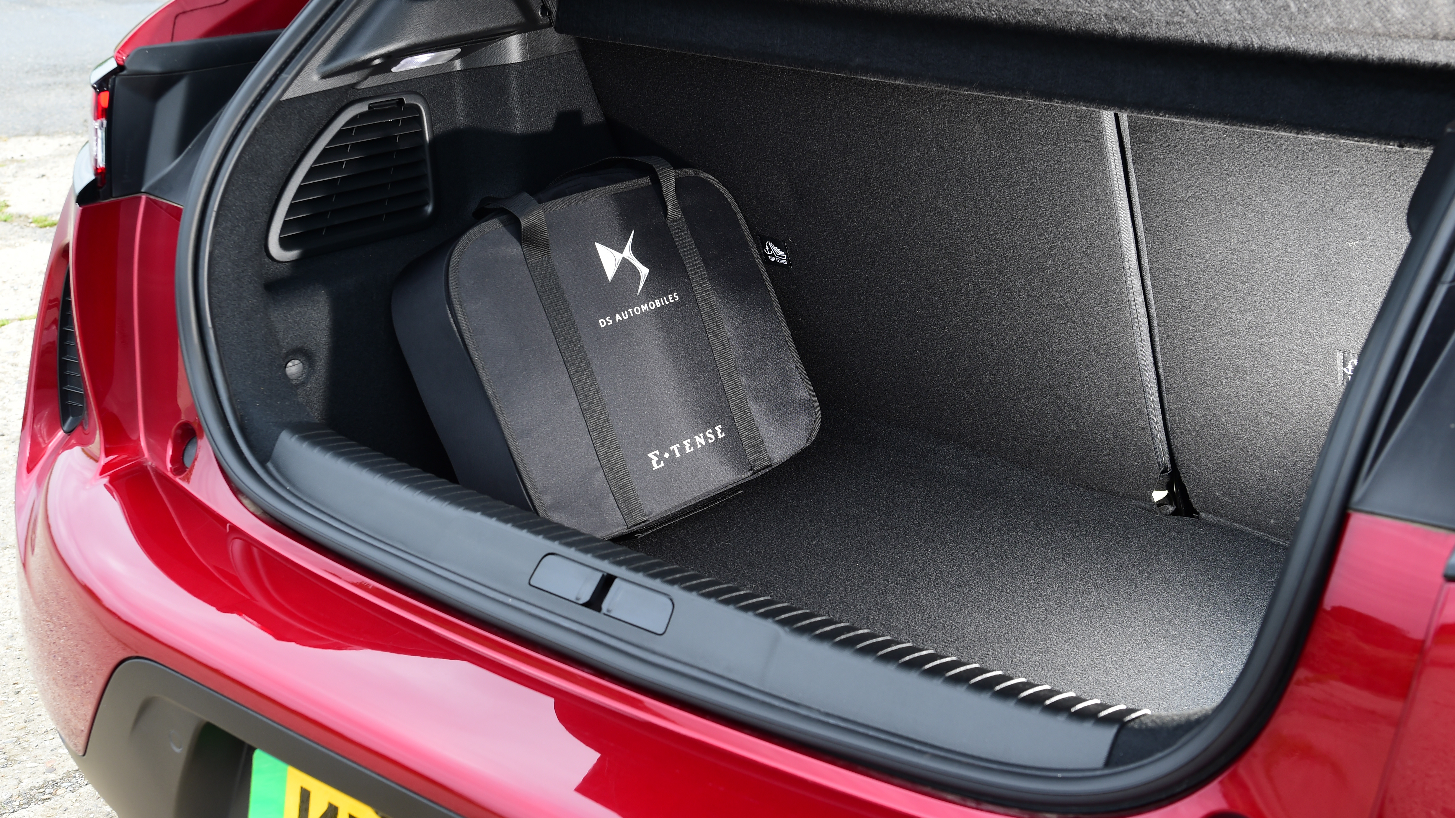 DS 3 E-Tense boot space