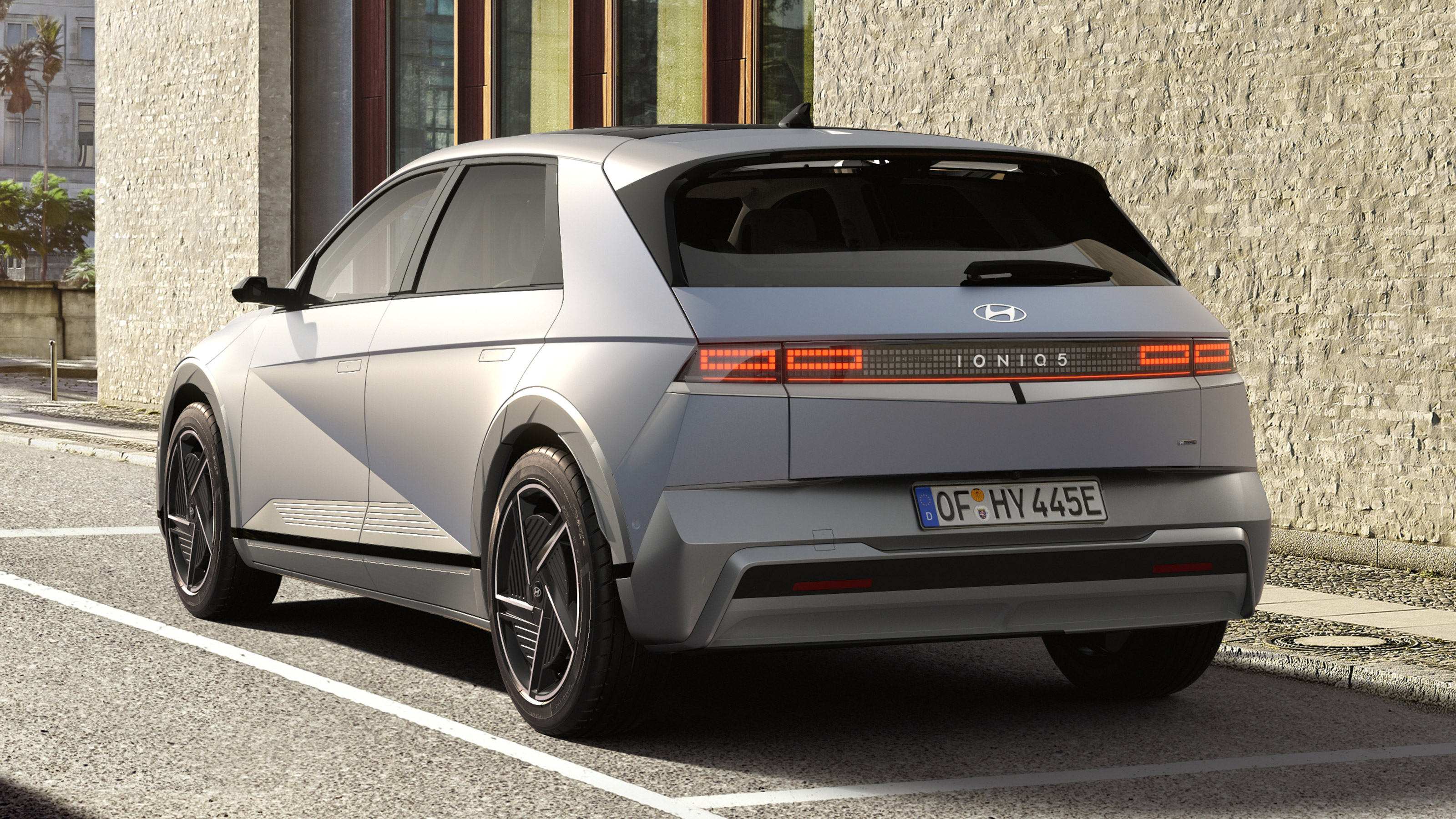 Hyundai Ioniq 5 2024 rear quarter