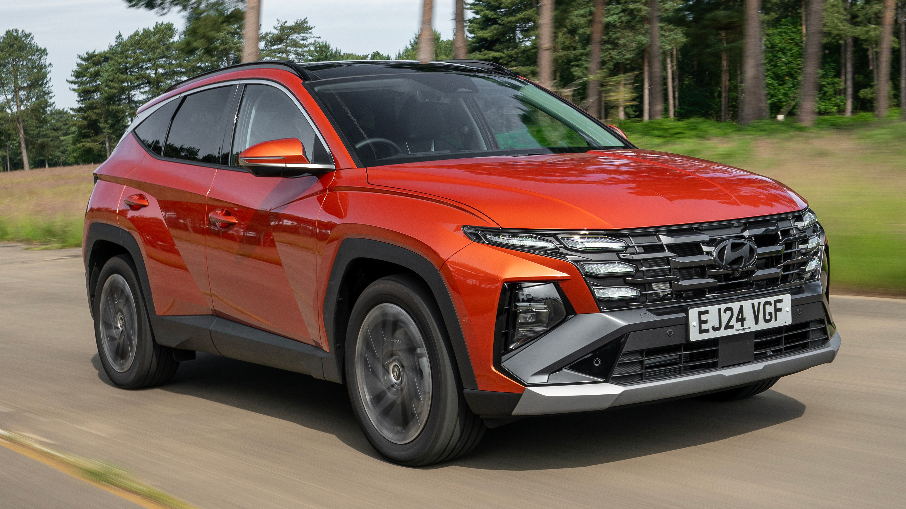 Hyundai Tucson front quarter driving