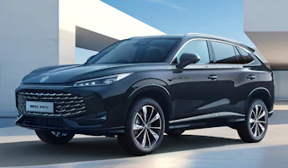 New MG HS front quarter