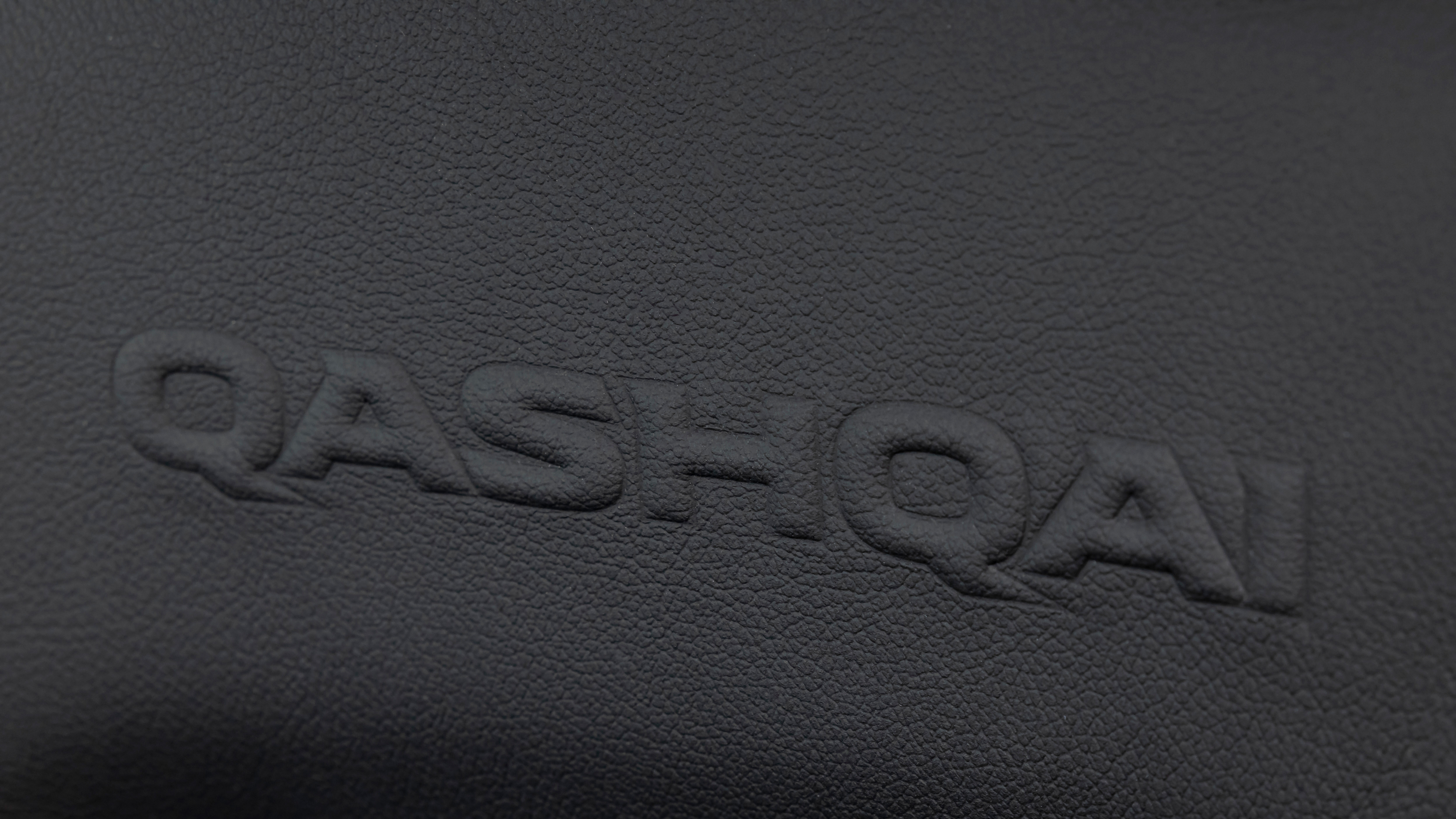 Nissan Qashqai seat logo
