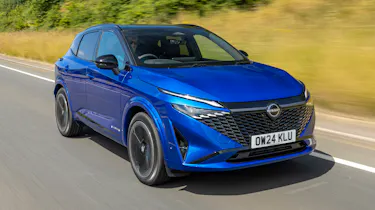 Nissan Qashqai front quarter cruising