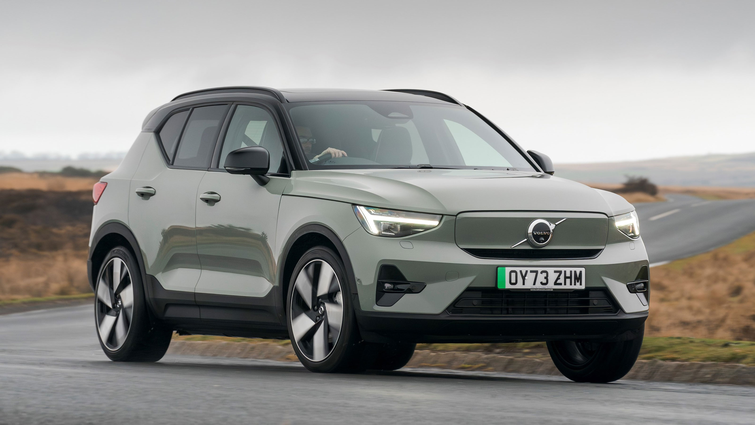 Volvo XC40/EX40 front handling