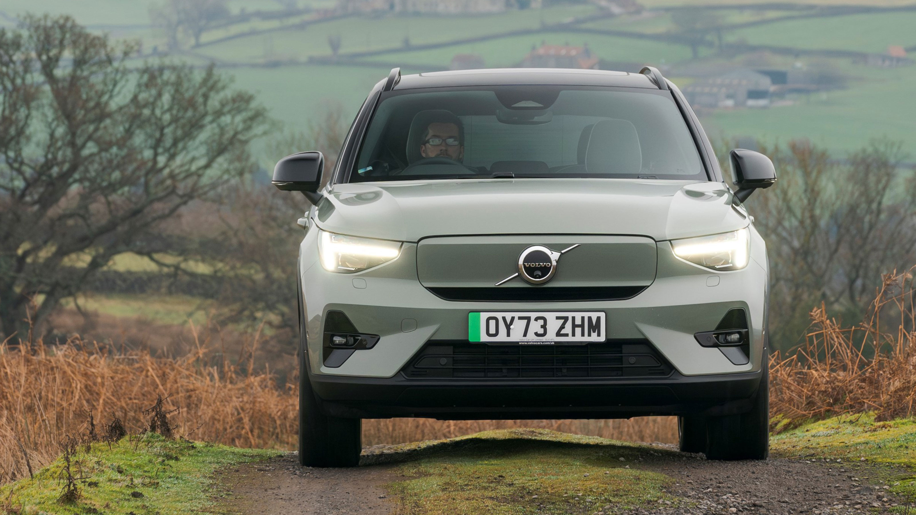 Volvo XC40/EX40 front off-road