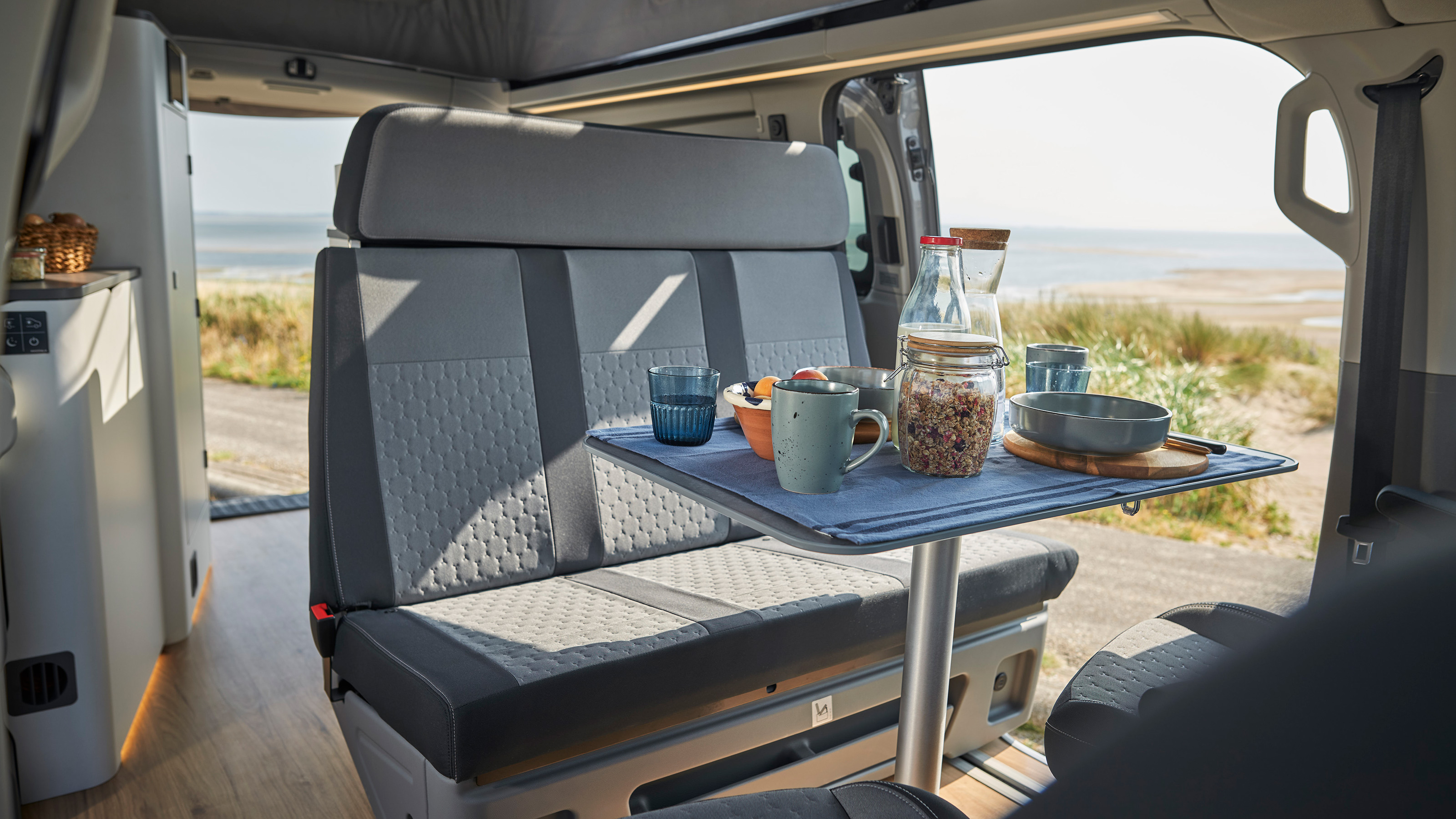 Ford Transit Custom Nugget LWB table
