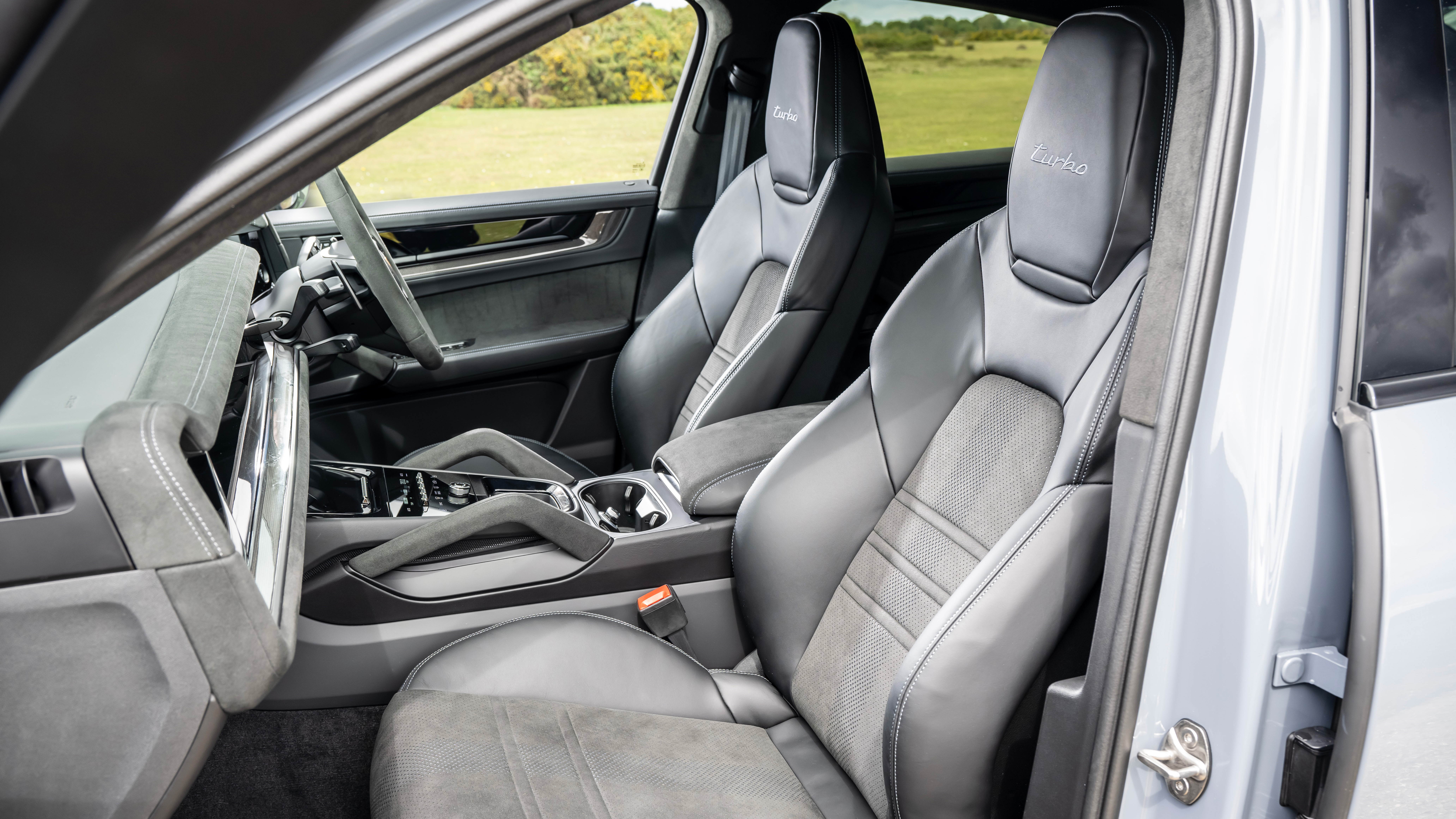 Porsche Cayenne Coupe Turbo E-Hybrid front seats