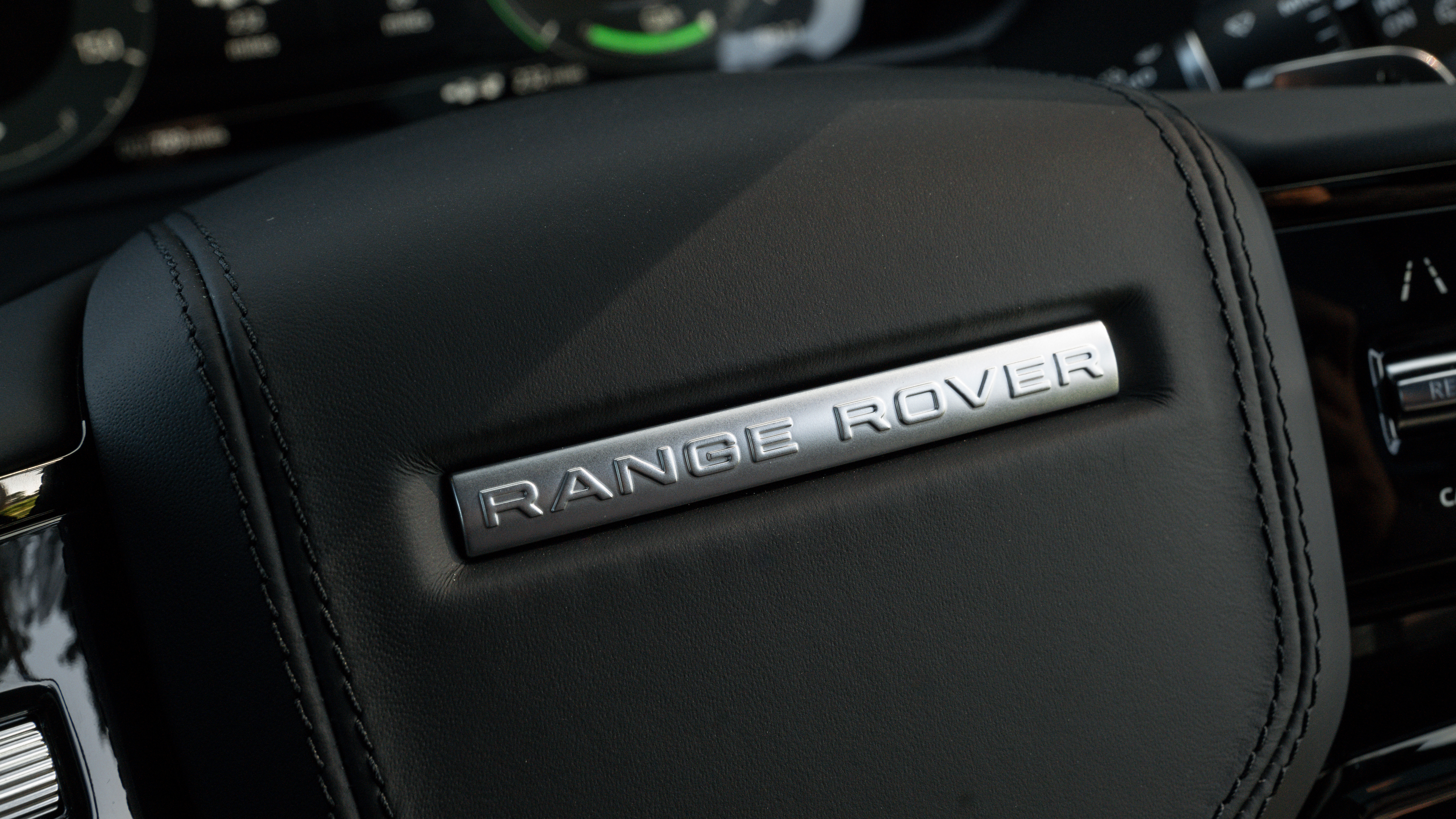 Range Rover Velar steering wheel logo