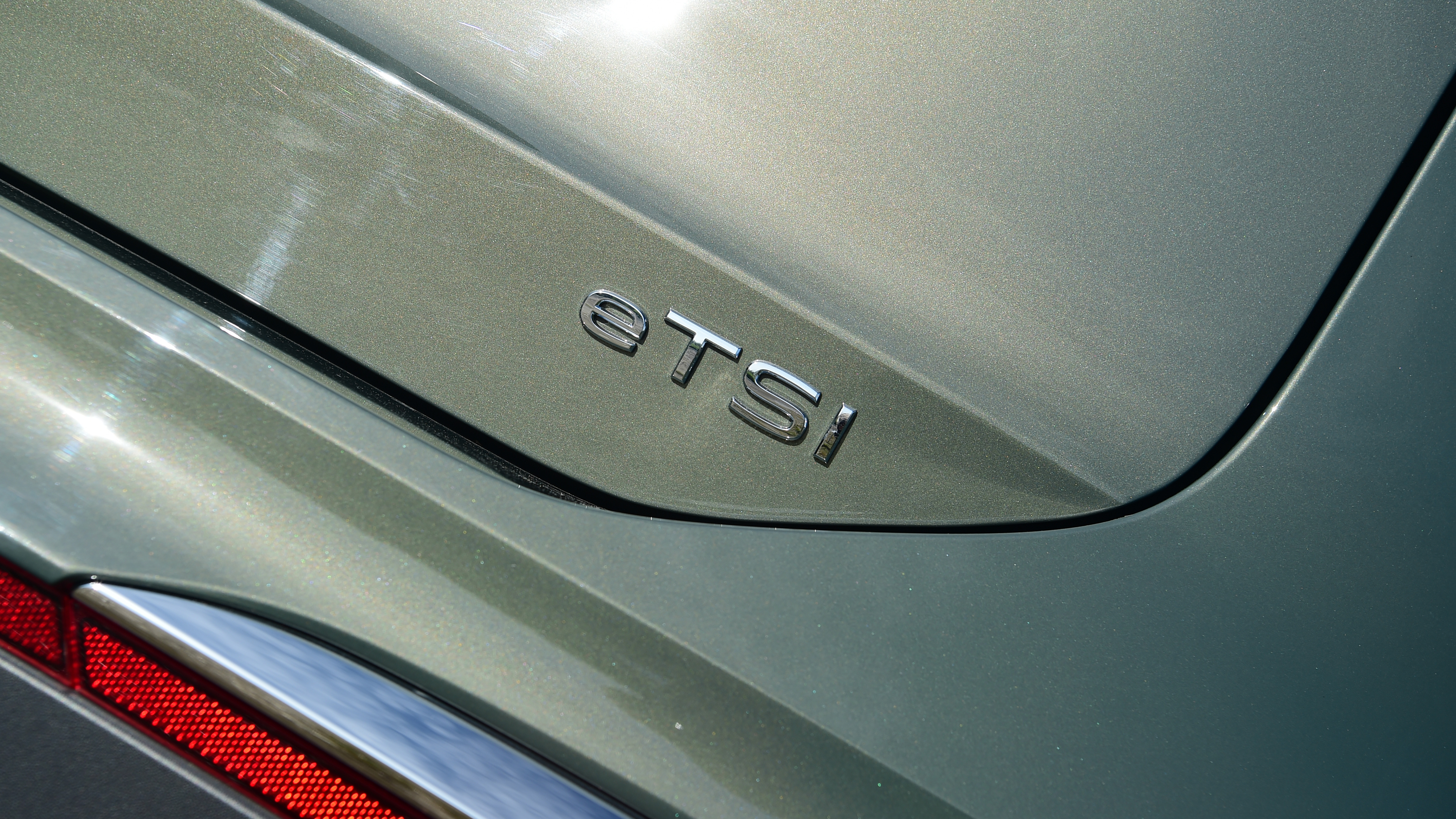 Volkswagen Tiguan closeup eTSI